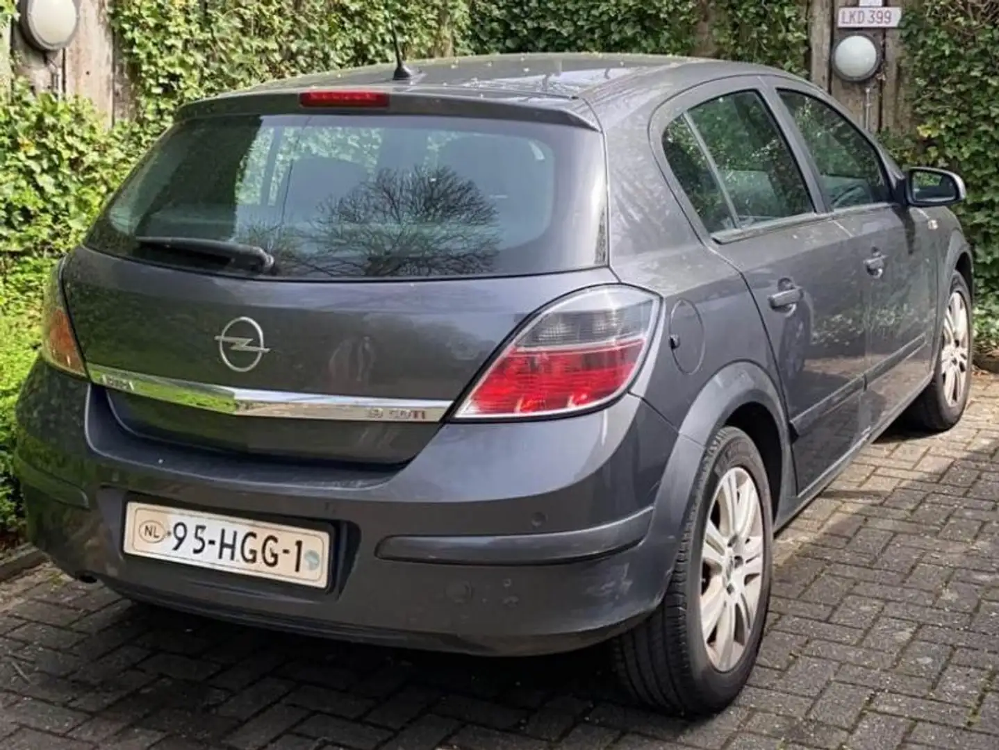 Opel Astra 1.6 CDTi ECOTEC D Edition Start/Stop Grijs - 1