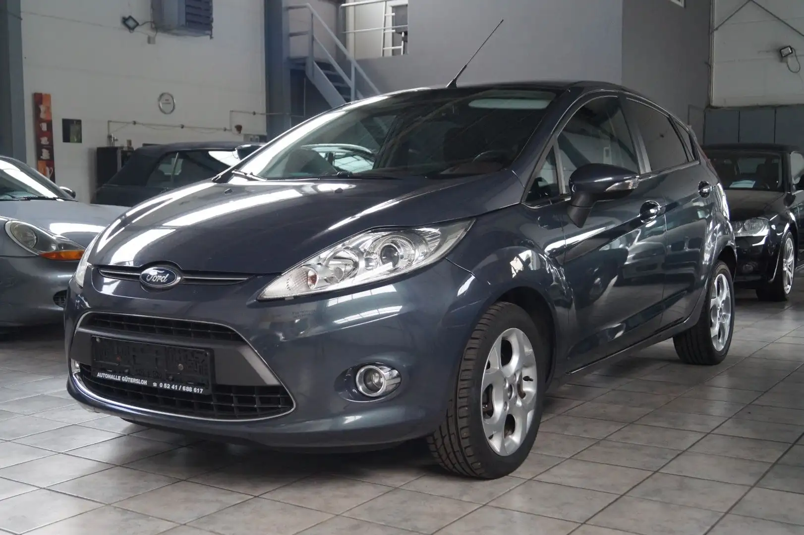 Ford Fiesta 1.4 Titanium*Klimaautomatik*PDC* Grau - 1