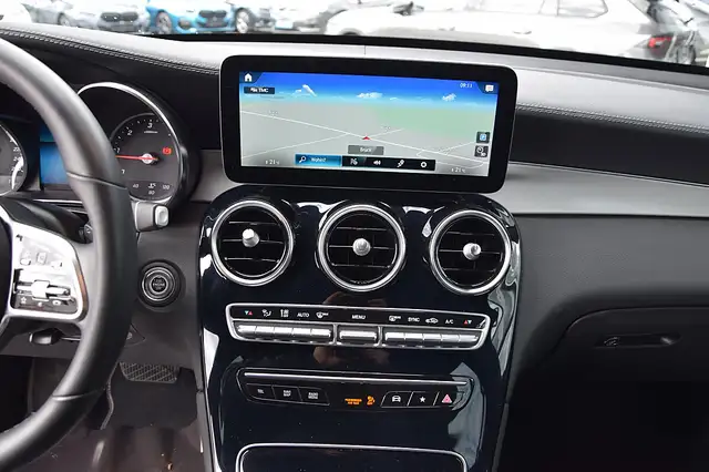 Mercedes-Benz 220 view 9