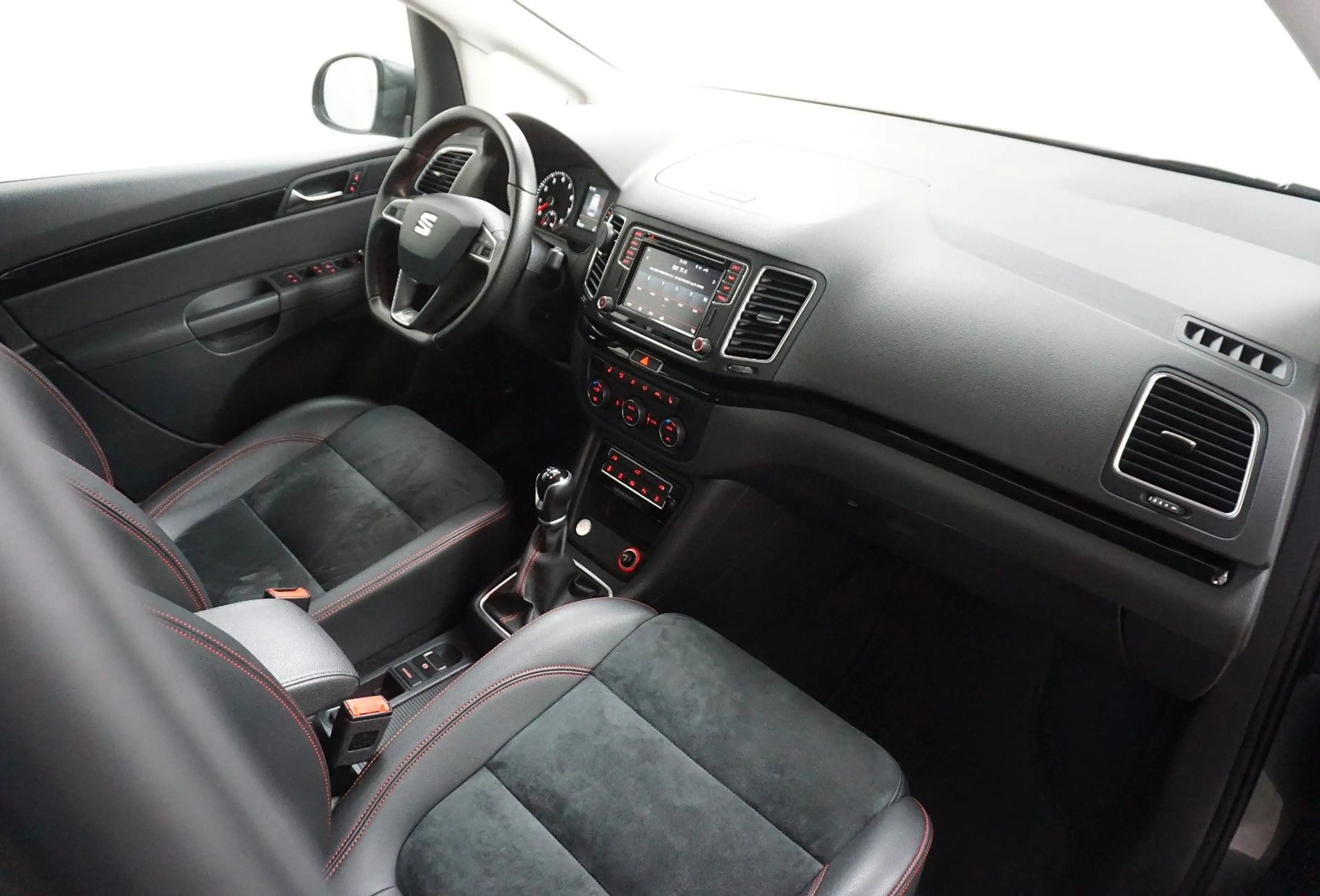 SEAT Alhambra FR-Line AHK KAMERA NAVI 7 SITZE STANDHZ — photo 37