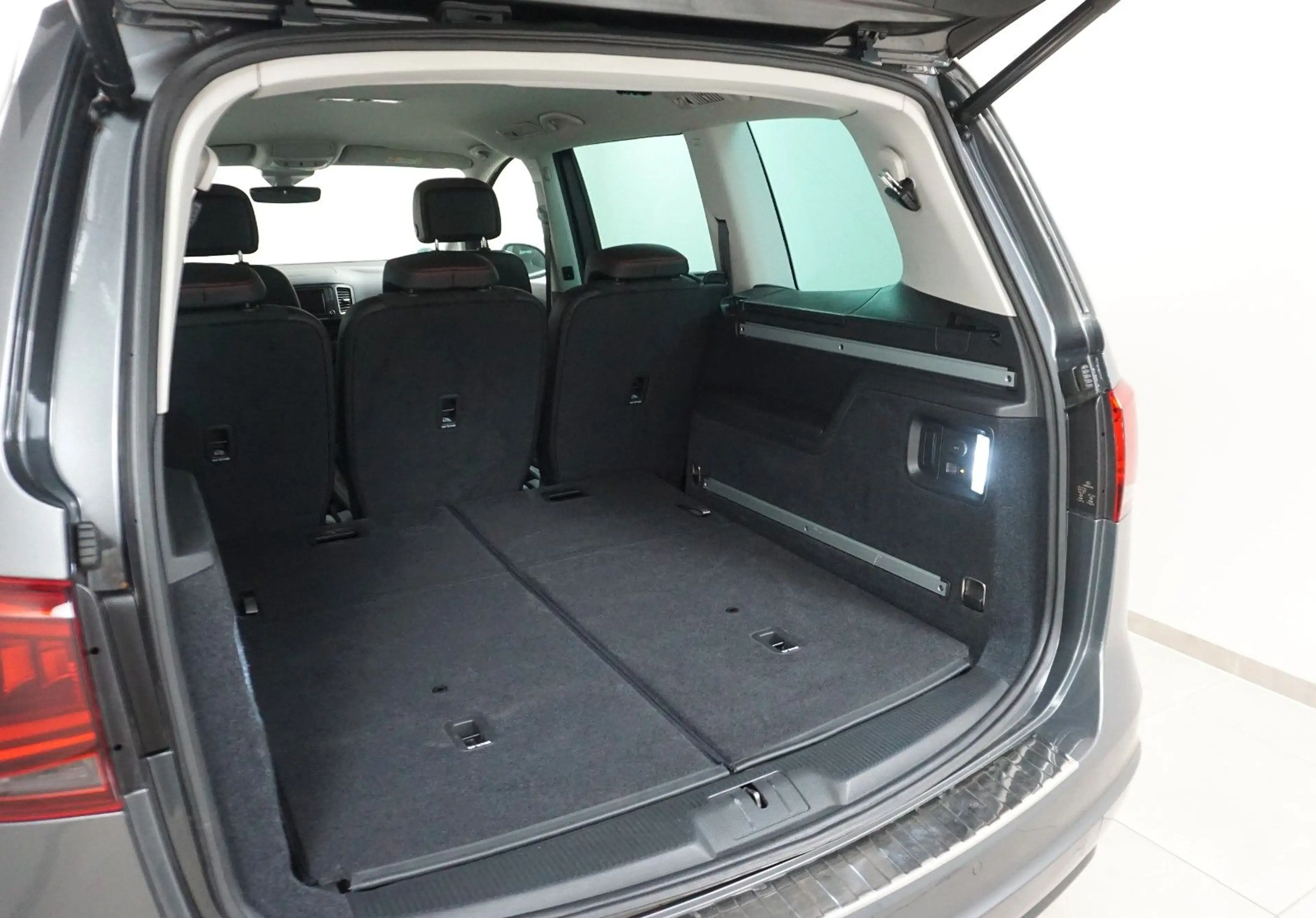 SEAT Alhambra FR-Line AHK KAMERA NAVI 7 SITZE STANDHZ — photo 32