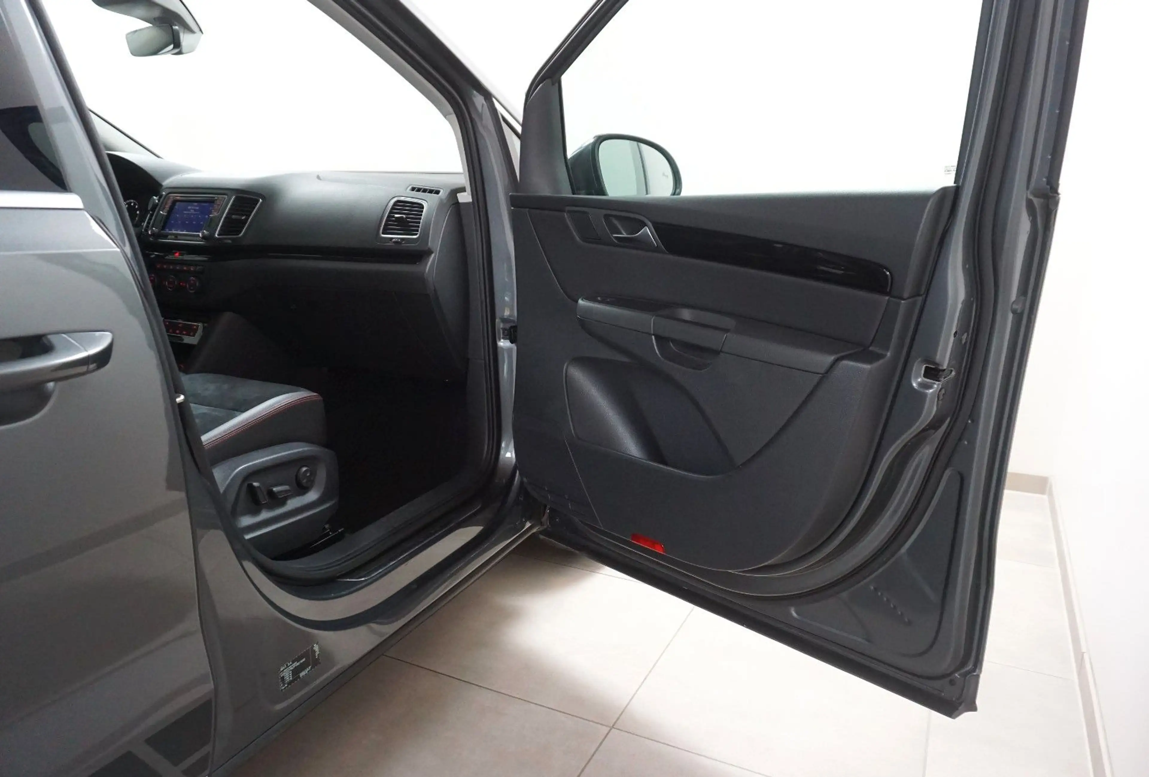 SEAT Alhambra FR-Line AHK KAMERA NAVI 7 SITZE STANDHZ — photo 38