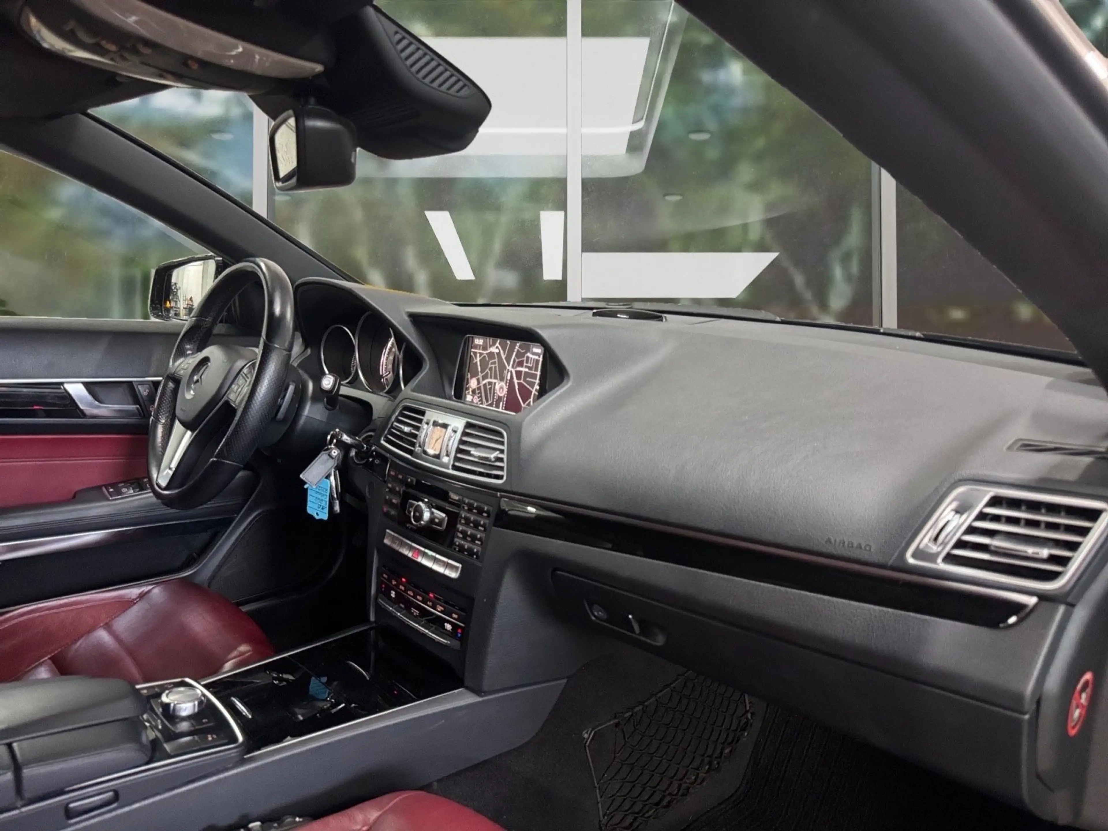Mercedes-Benz E 250 Cabrio Amg Aut., Tüv/Au + Insp. Neu — photo 4