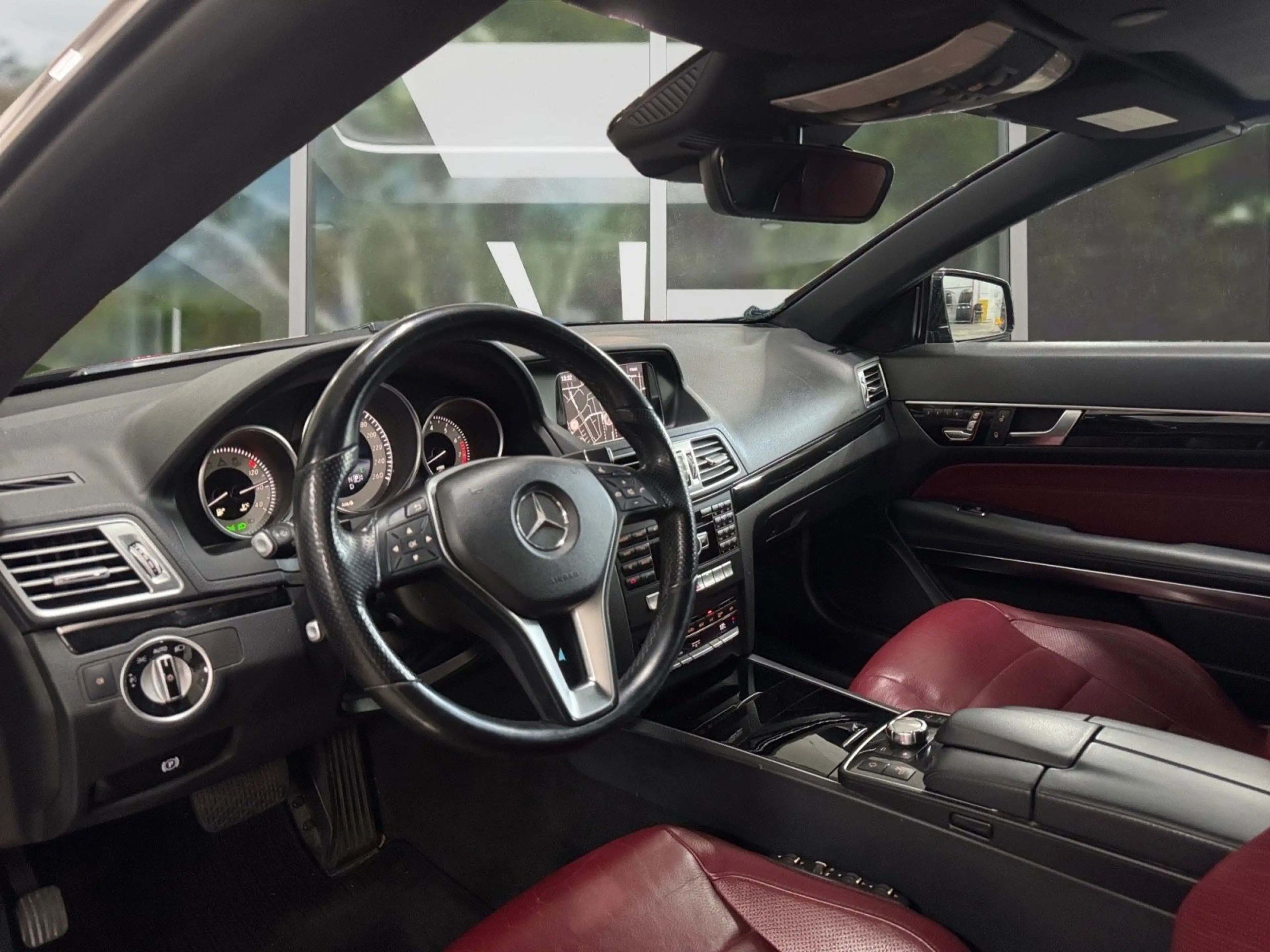 Mercedes-Benz E 250 Cabrio Amg Aut., Tüv/Au + Insp. Neu — photo 5