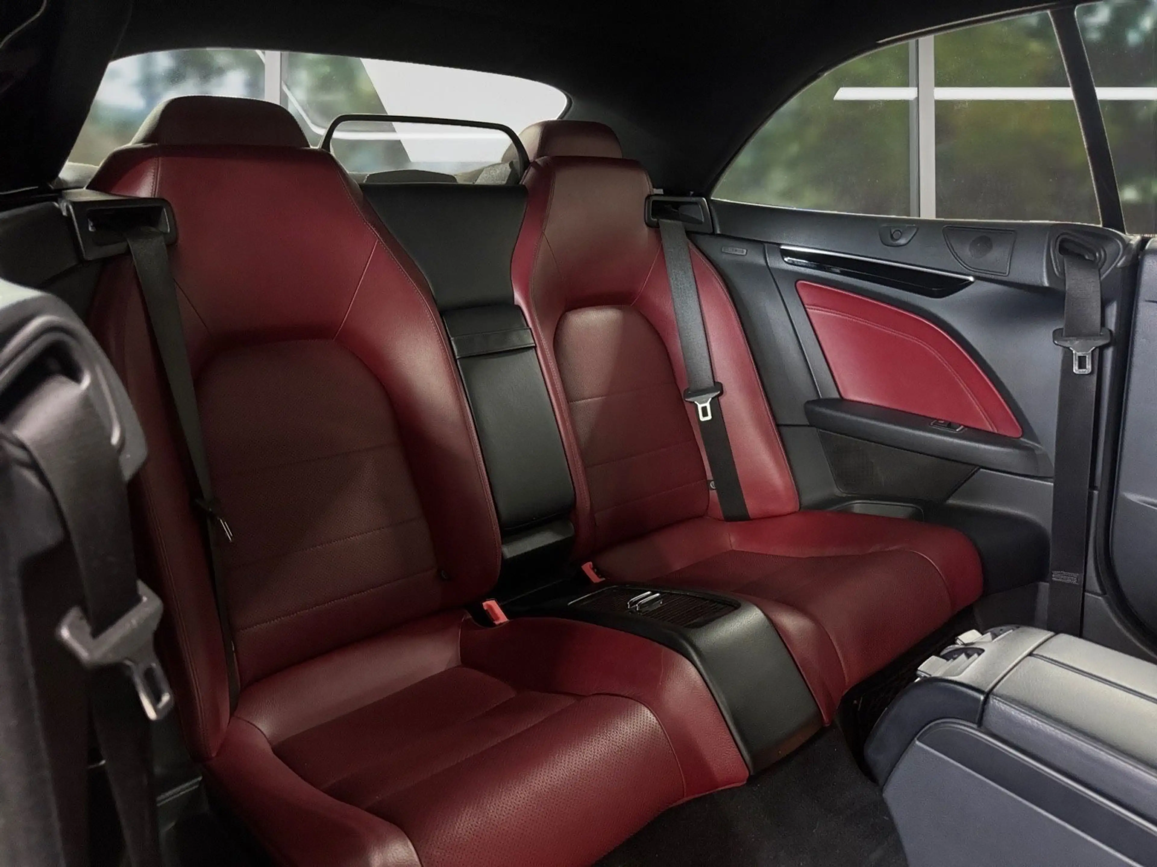 Mercedes-Benz E 250 Cabrio Amg Aut., Tüv/Au + Insp. Neu — photo 2