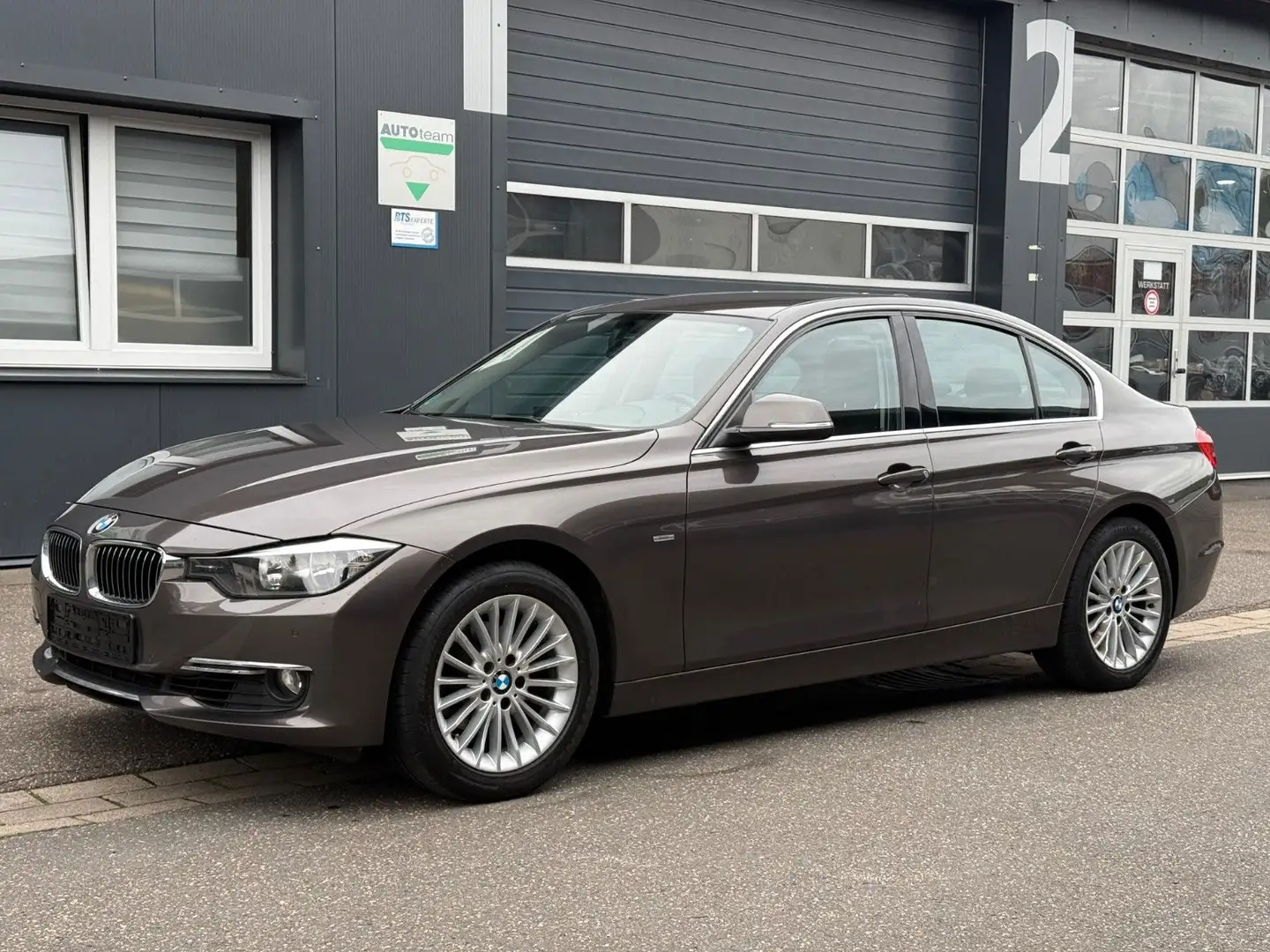 BMW 320 Baureihe 3 Lim. 320 i *TÜV NEU*GEPFLEGT* Marrón - 1