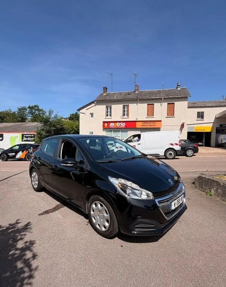 Peugeot 208 1.6 HDI 75 cv