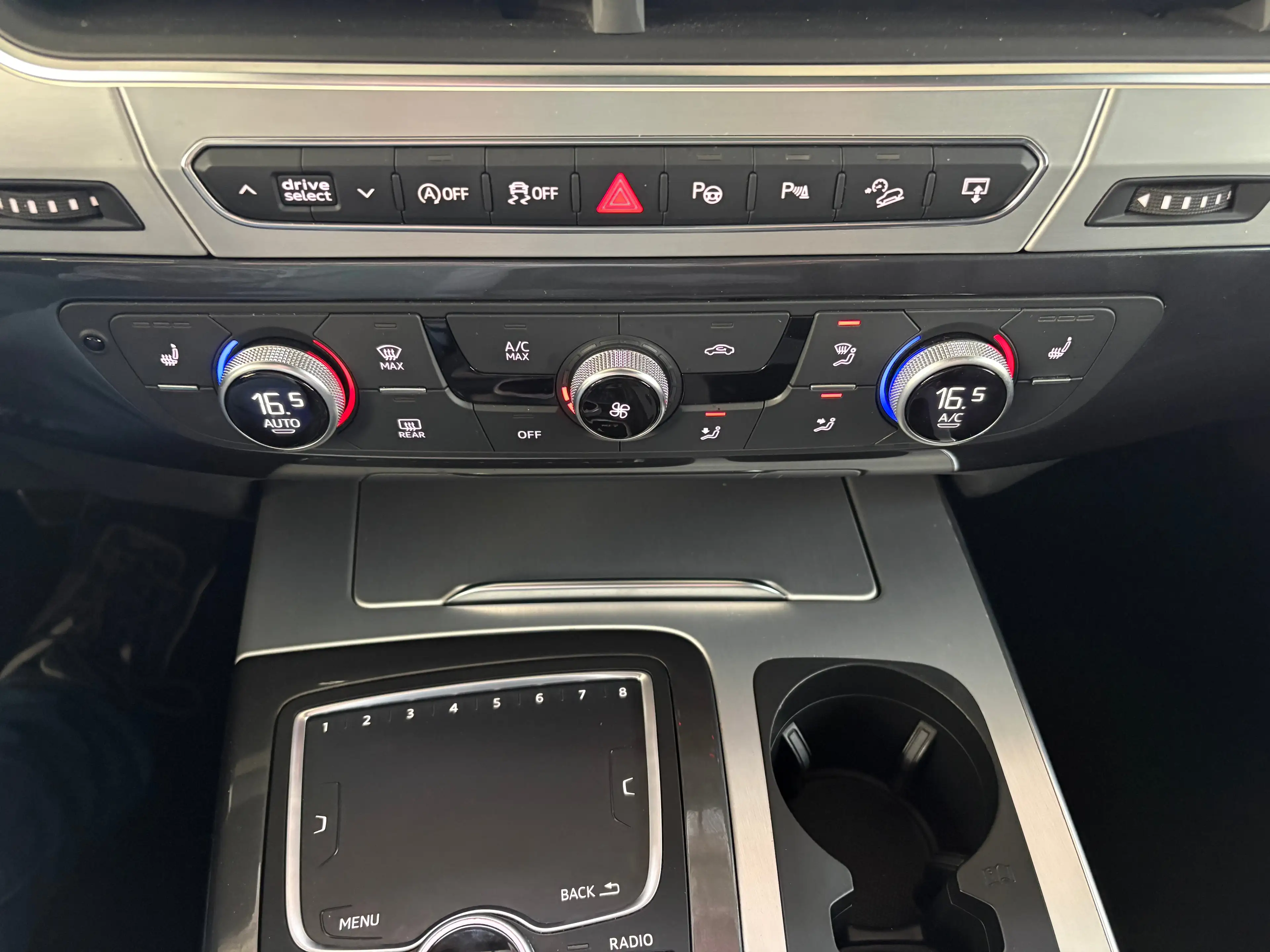 Audi SQ7 Audi 4.0 TDI-22ZOLL-PANO-AHK-LED-MEMO-LUFT-KAMERA — photo 11