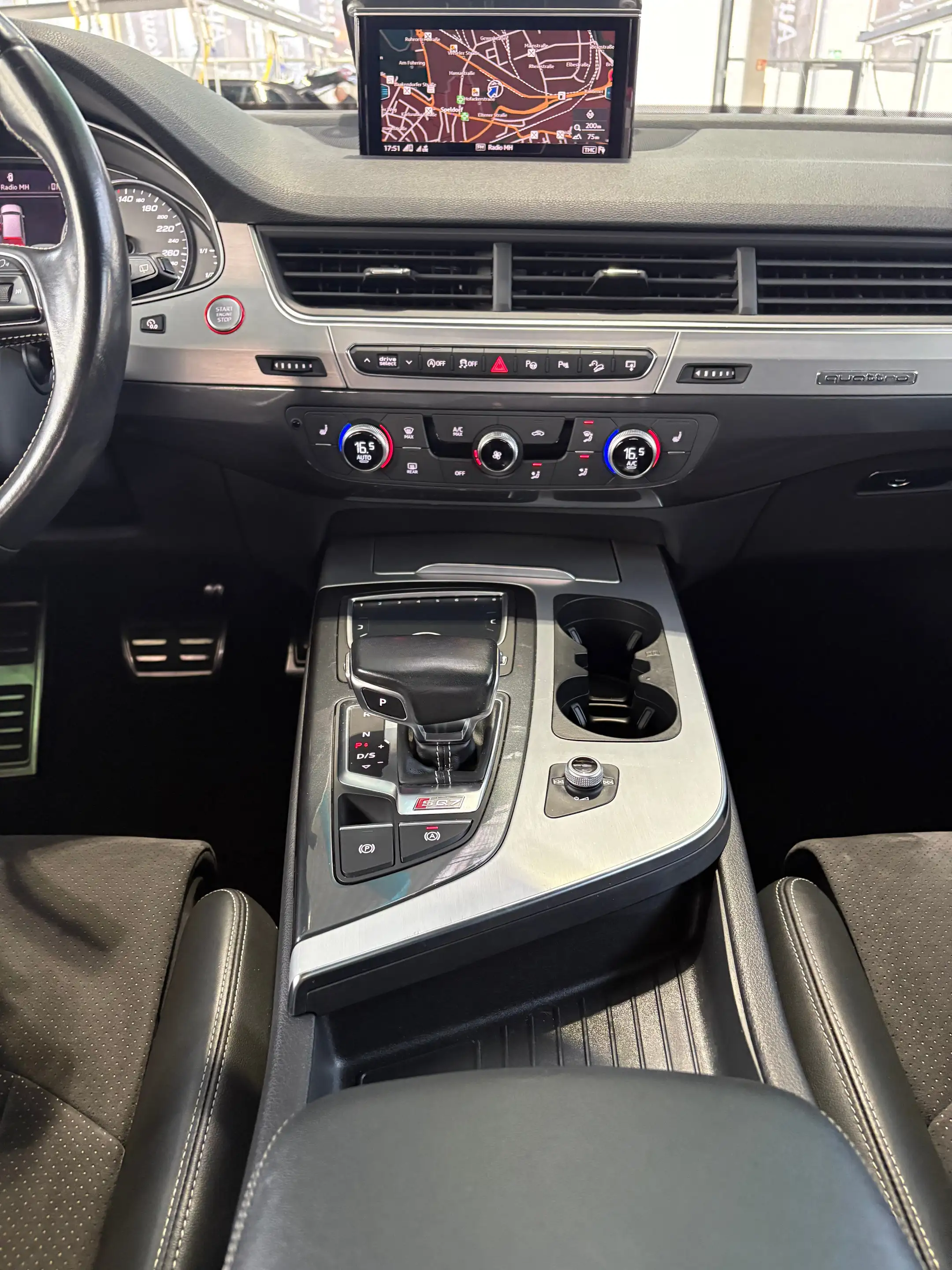 Audi SQ7 Audi 4.0 TDI-22ZOLL-PANO-AHK-LED-MEMO-LUFT-KAMERA — photo 12