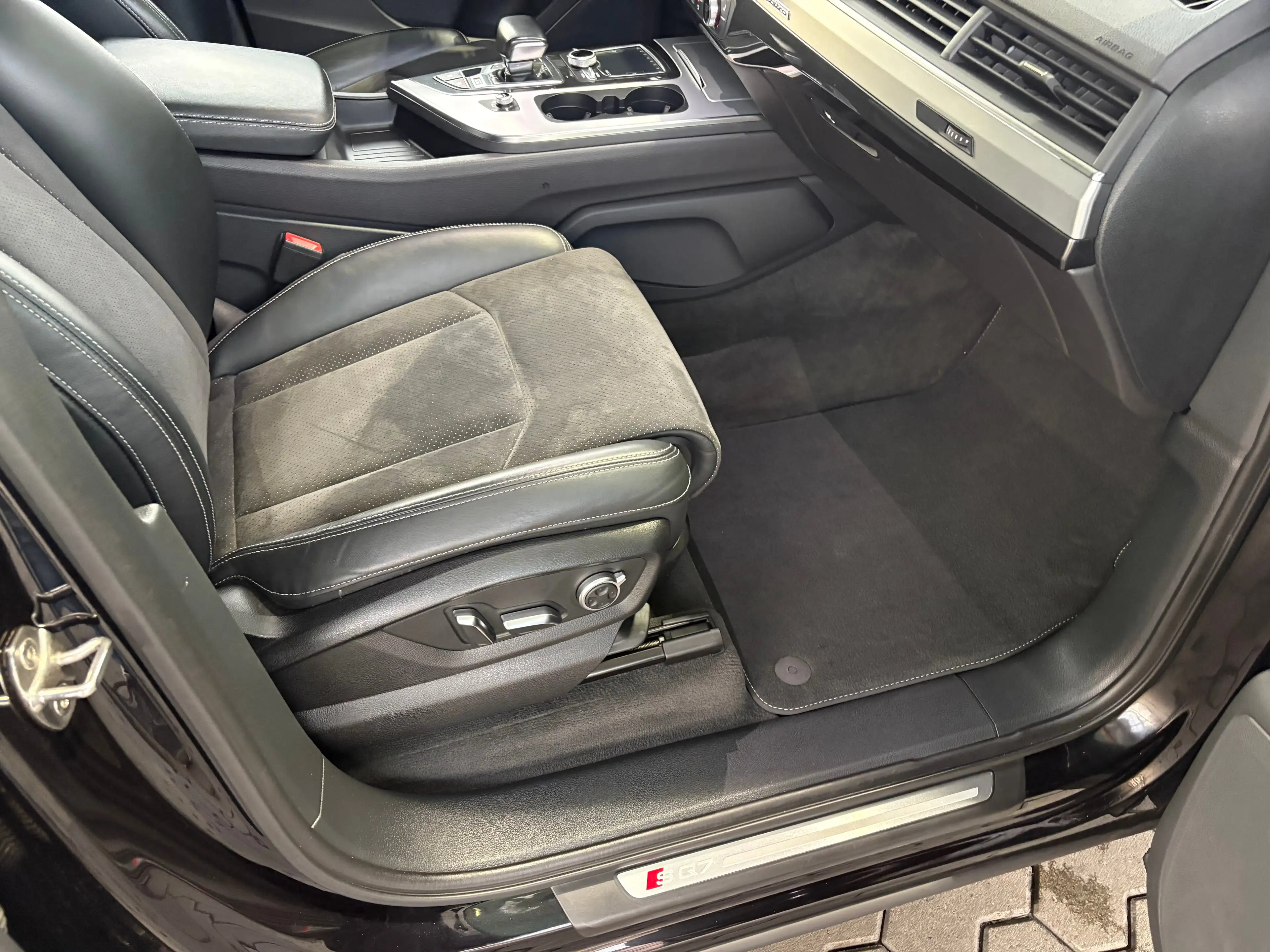 Audi SQ7 Audi 4.0 TDI-22ZOLL-PANO-AHK-LED-MEMO-LUFT-KAMERA — photo 6