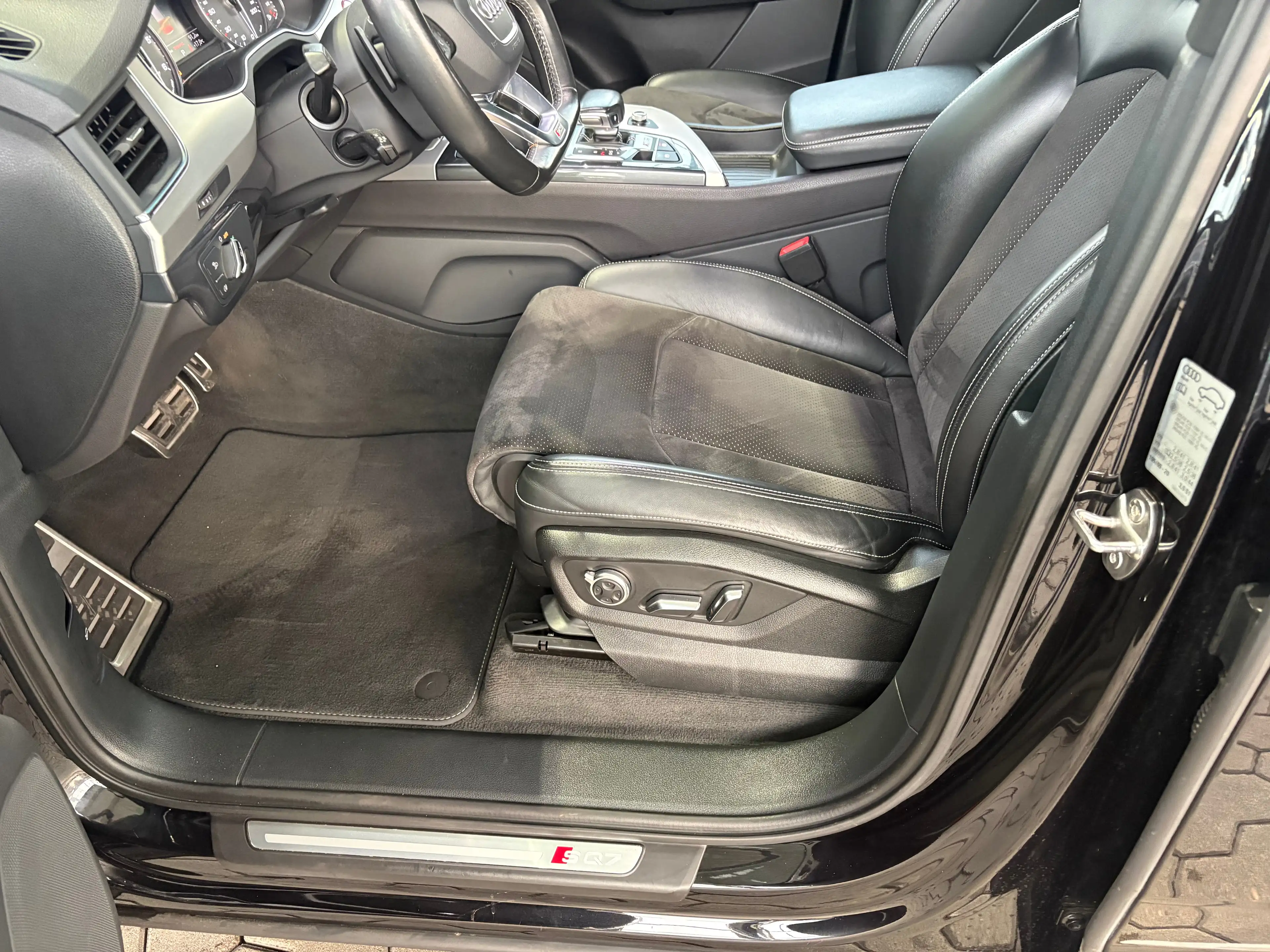 Audi SQ7 Audi 4.0 TDI-22ZOLL-PANO-AHK-LED-MEMO-LUFT-KAMERA — photo 2