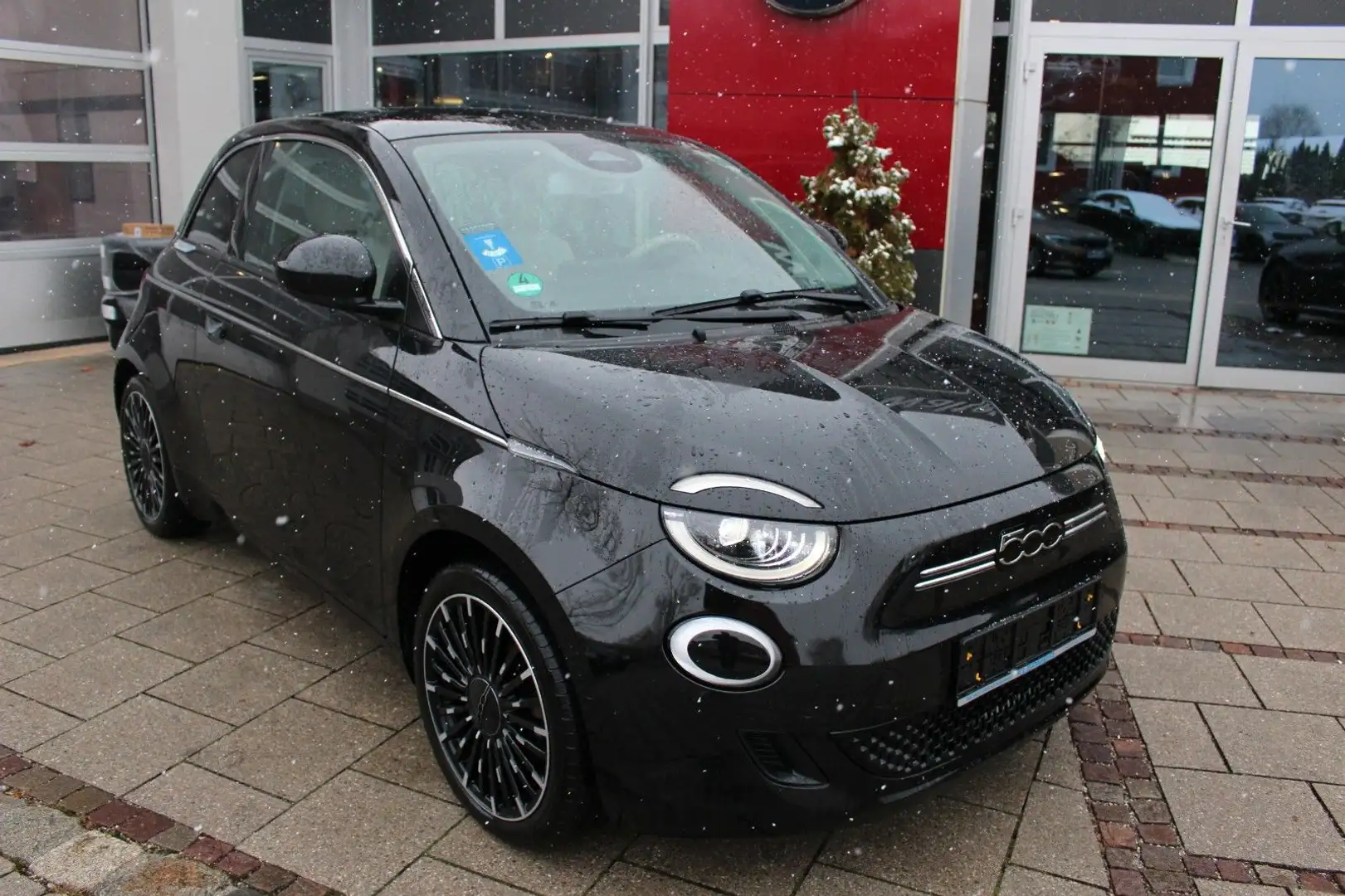 Fiat 500e La Prima by Bocelli Schwarz - 1