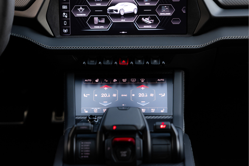 Lamborghini Urus 4.0 V8 Hybrid SE | Verde Hydra Matt | Interior Car — photo 12