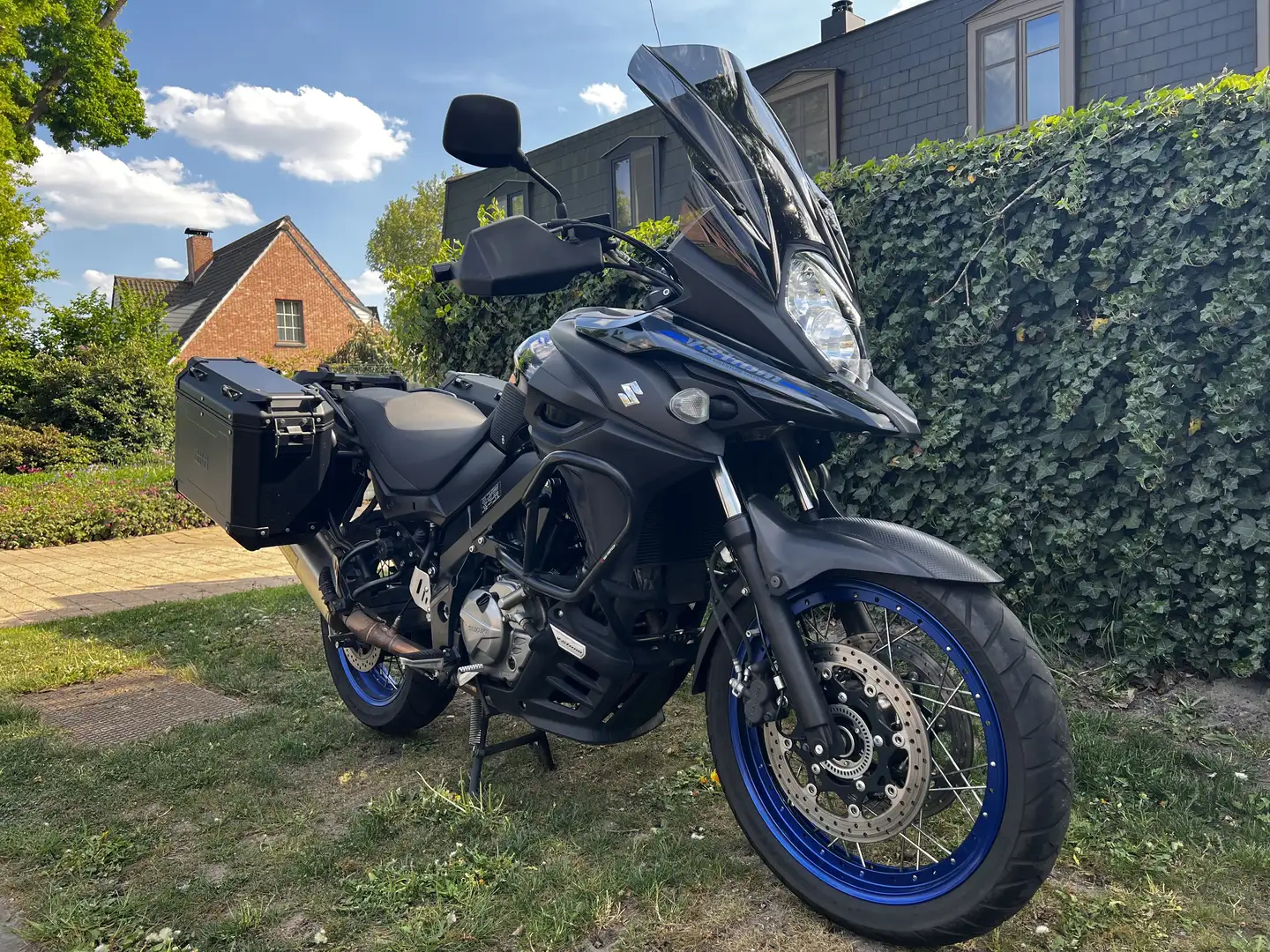 Suzuki V-Strom 650 XT Noir - 1