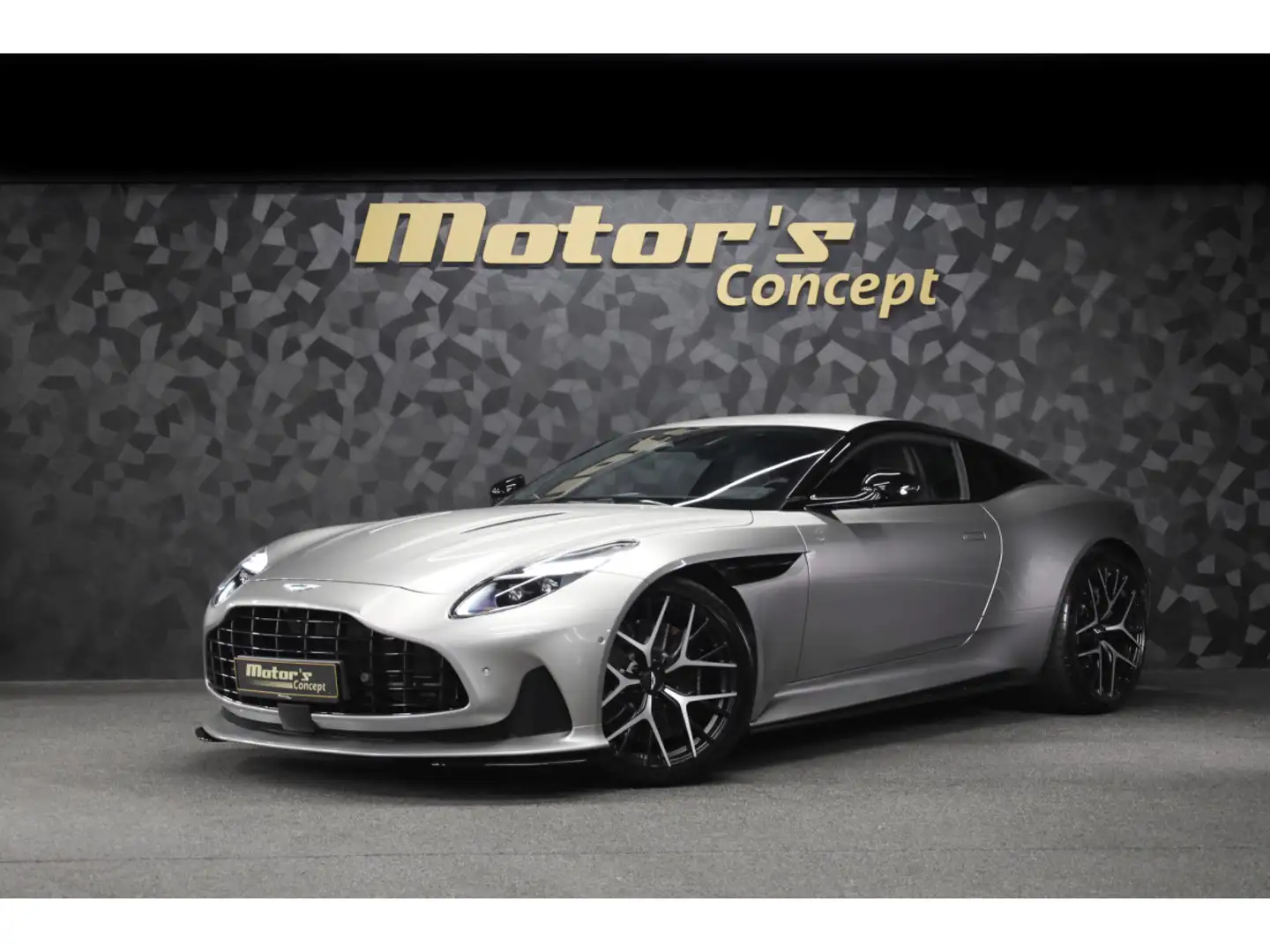ASTON MARTIN Db12