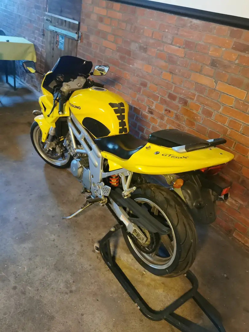 Hyosung GT 650 Geel - 1