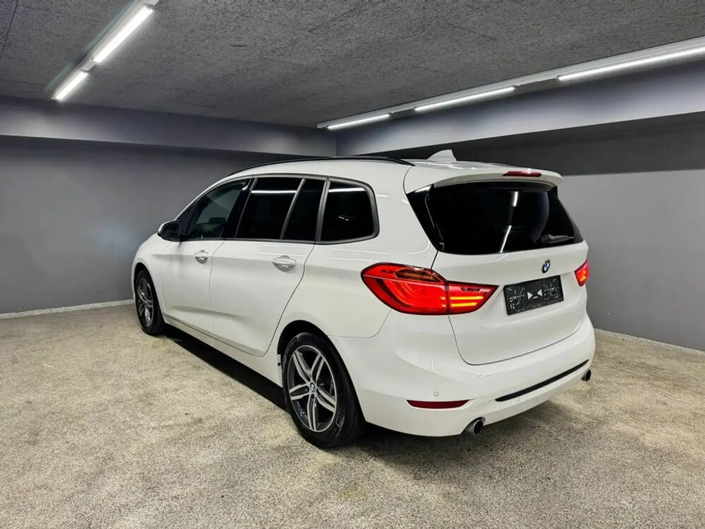 BMW 220 d xDrive Gran Tourer Sport Line Aut. Blanc - 2