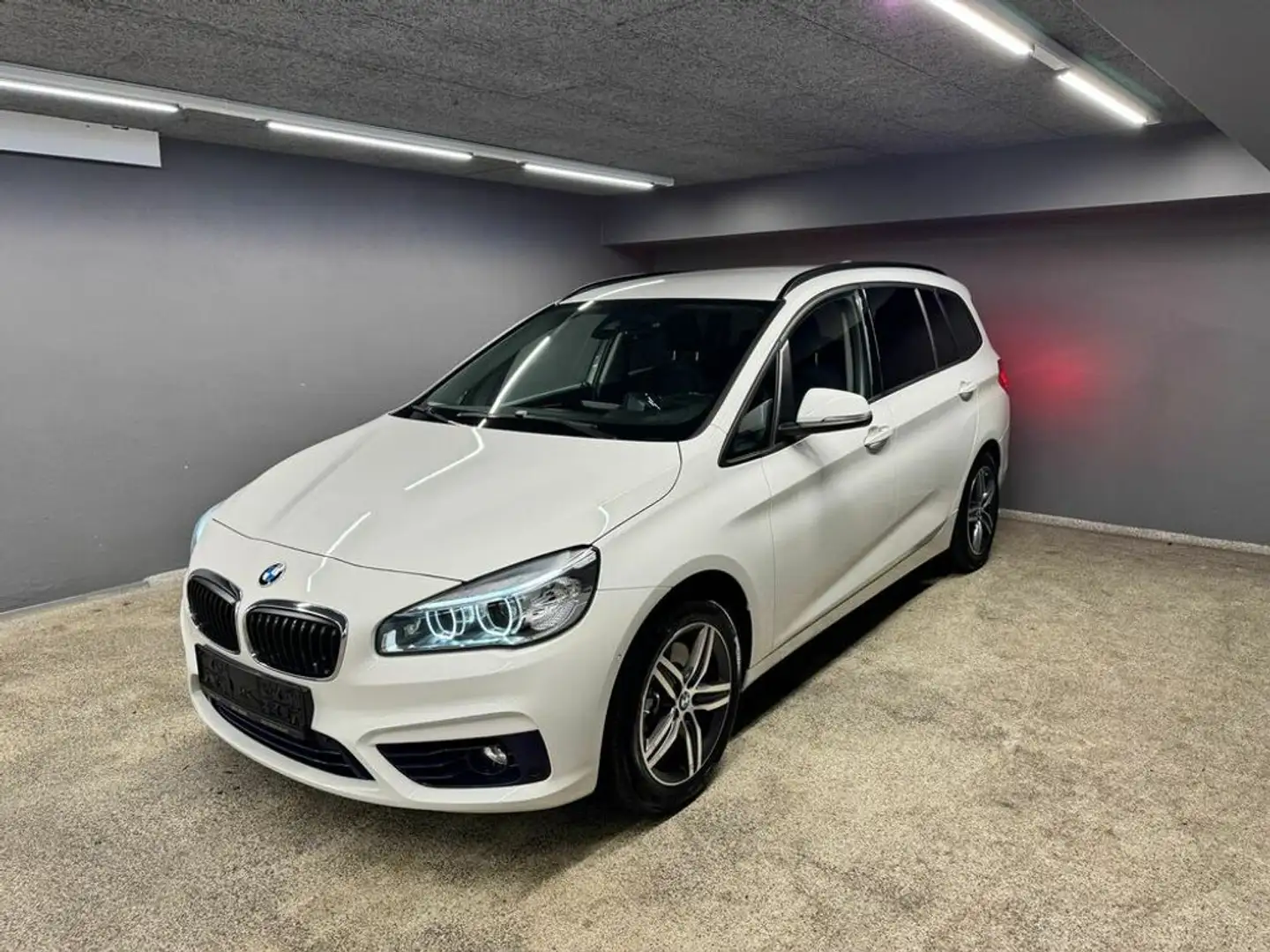 BMW 220 d xDrive Gran Tourer Sport Line Aut. Blanc - 1