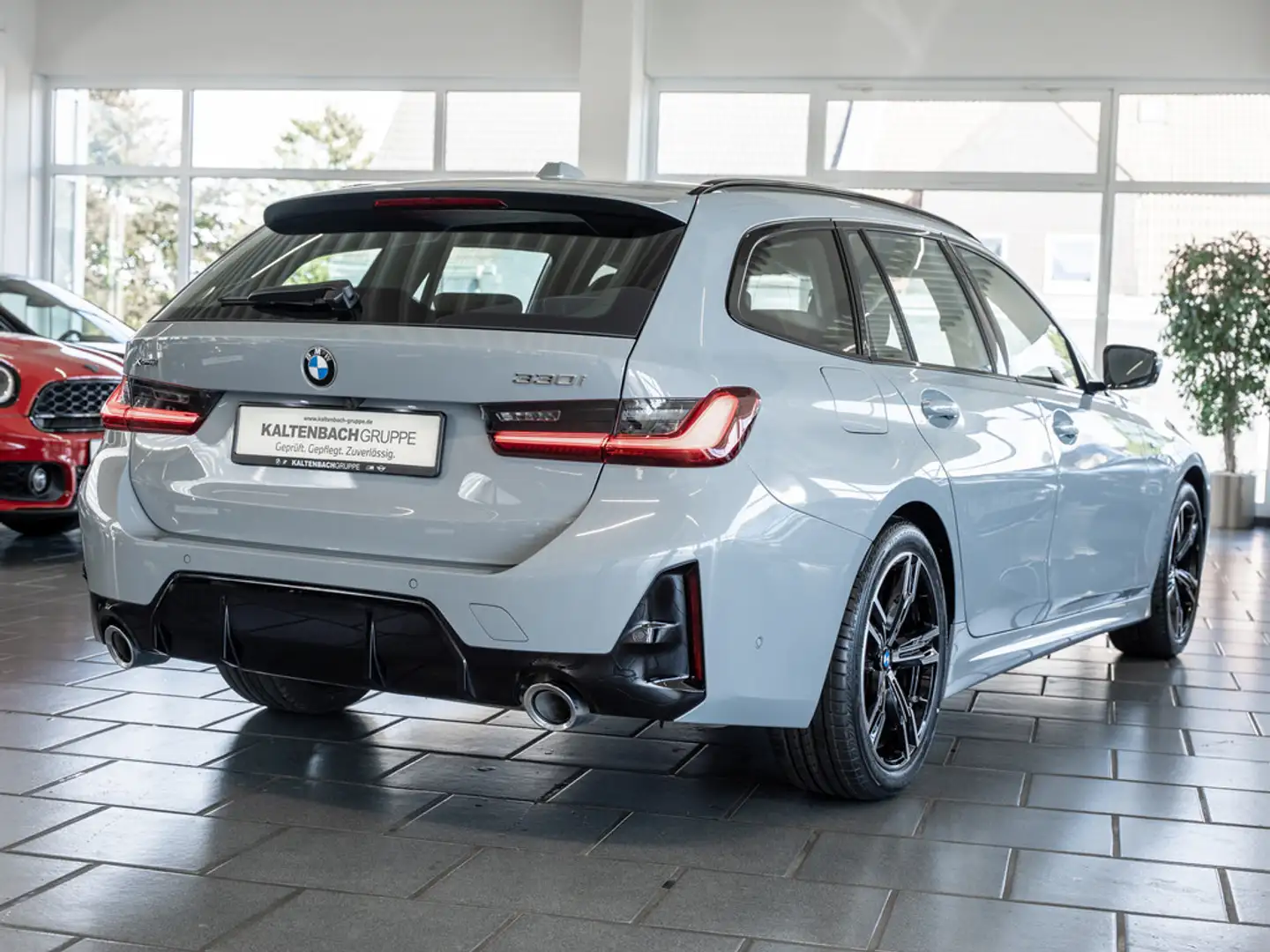 BMW 330 i Touring xDrive M-Sport FACEL. LED ACC Gris - 2