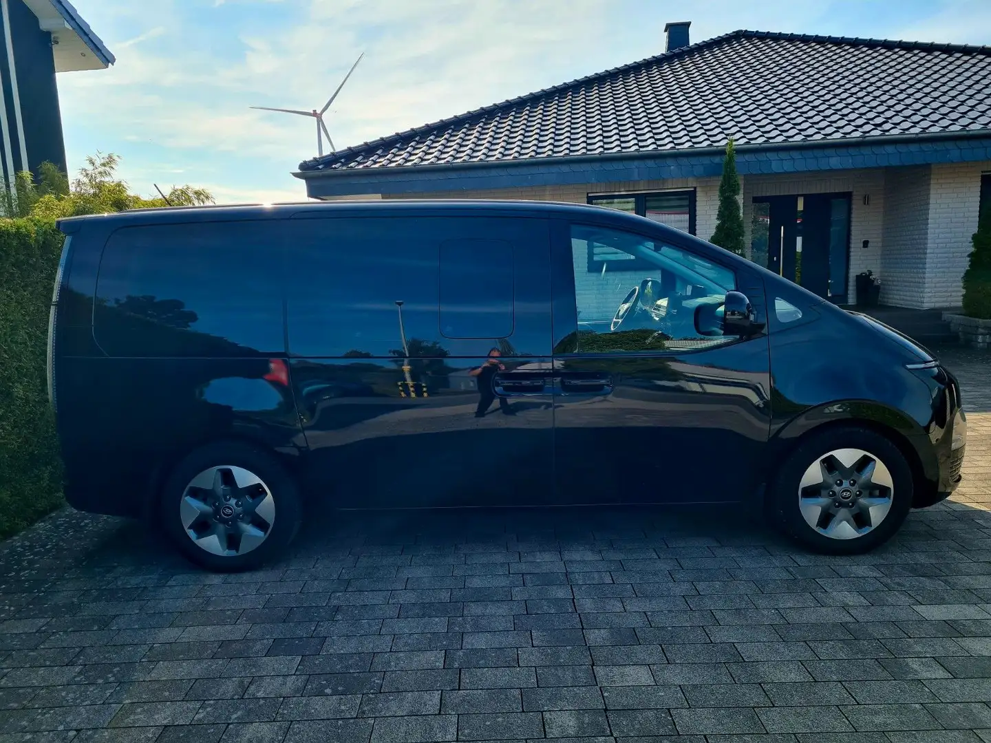 Hyundai STARIA Prime Automatik 130kW *9-Sitze, 1.Hand* Schwarz - 2