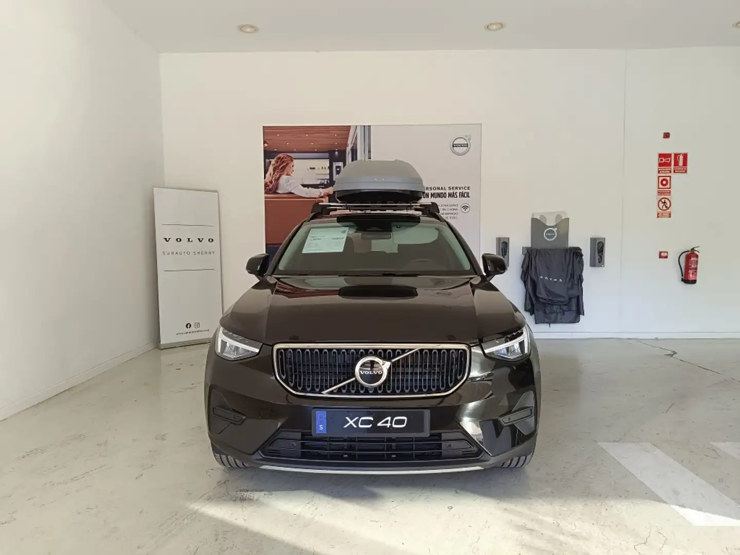 Volvo XC40 B3 Essential Aut. Negro - 2