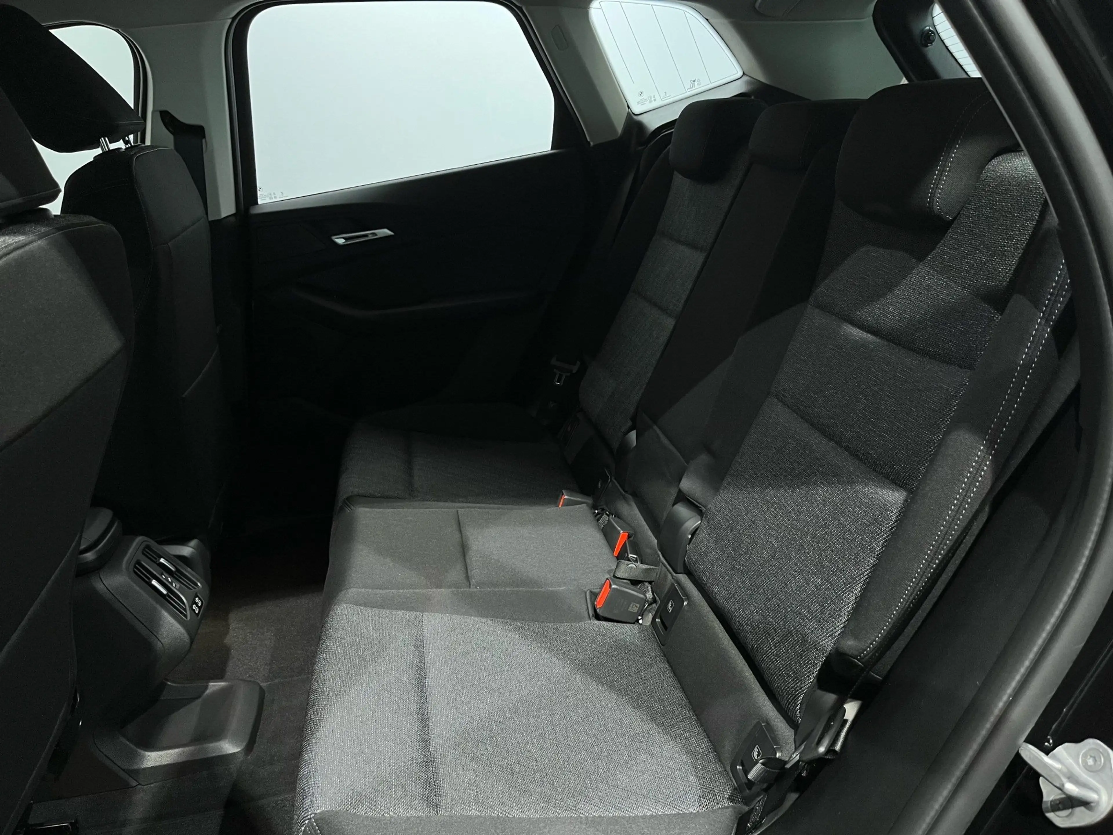 BMW 230 e xDrive — photo 10