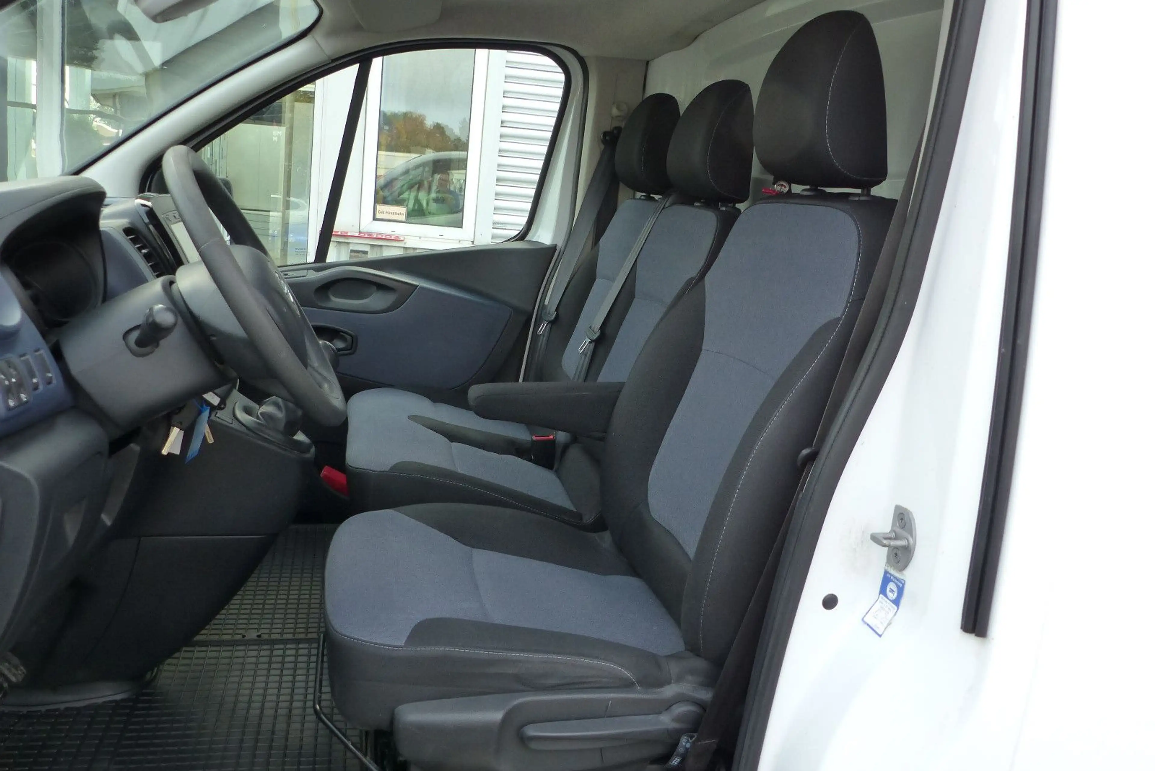 Opel Vivaro B 2,9t, Klima, PDC, Navi — photo 9