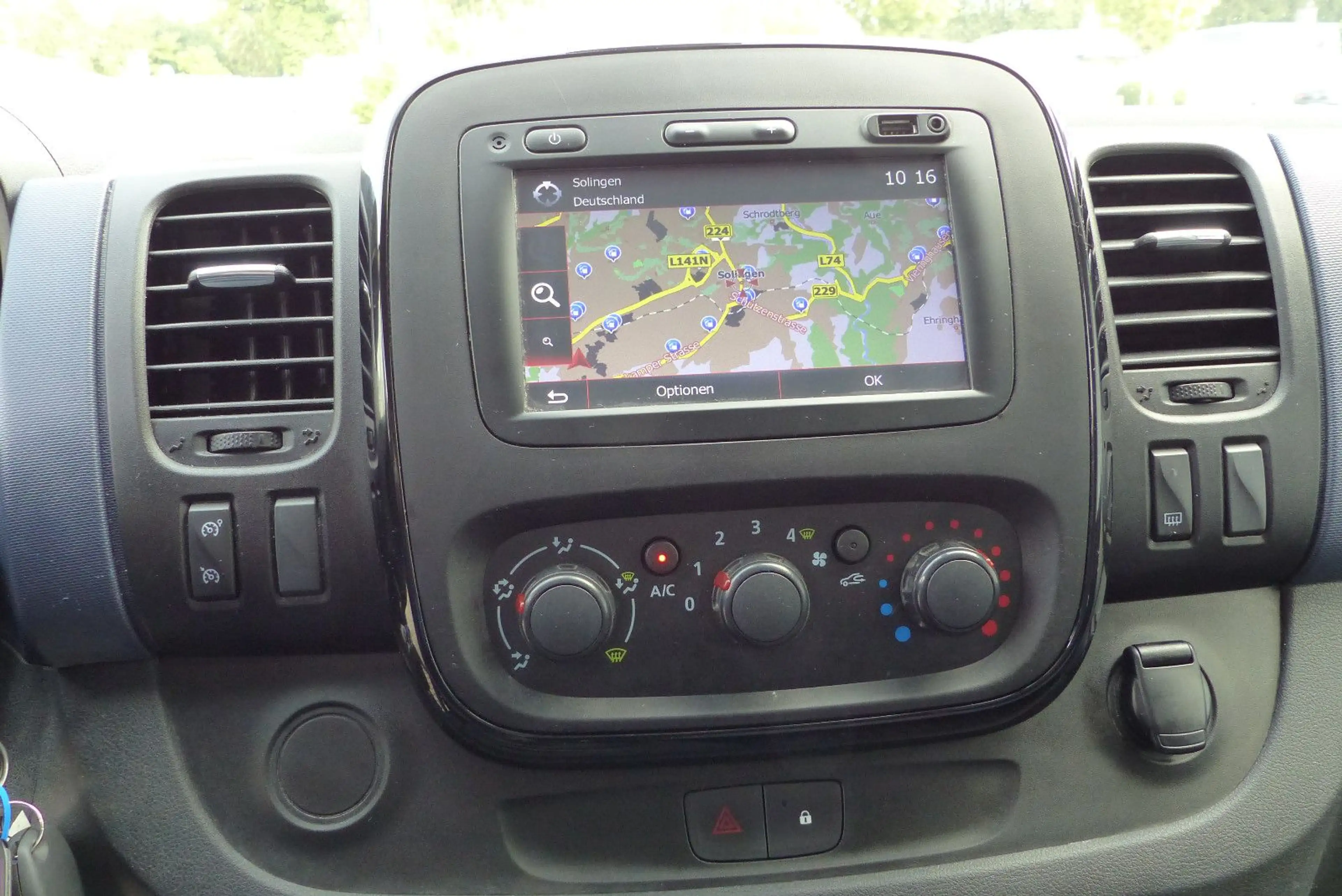 Opel Vivaro B 2,9t, Klima, PDC, Navi — photo 11