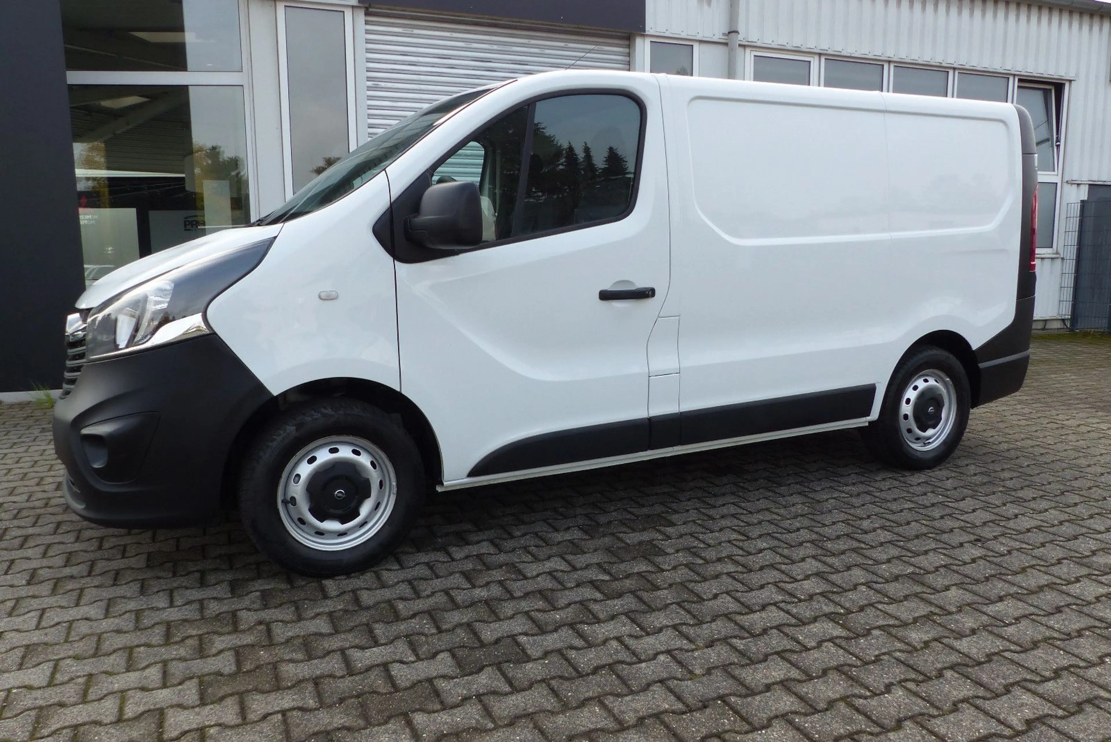 Opel Vivaro B 2,9t, Klima, PDC, Navi — photo 4