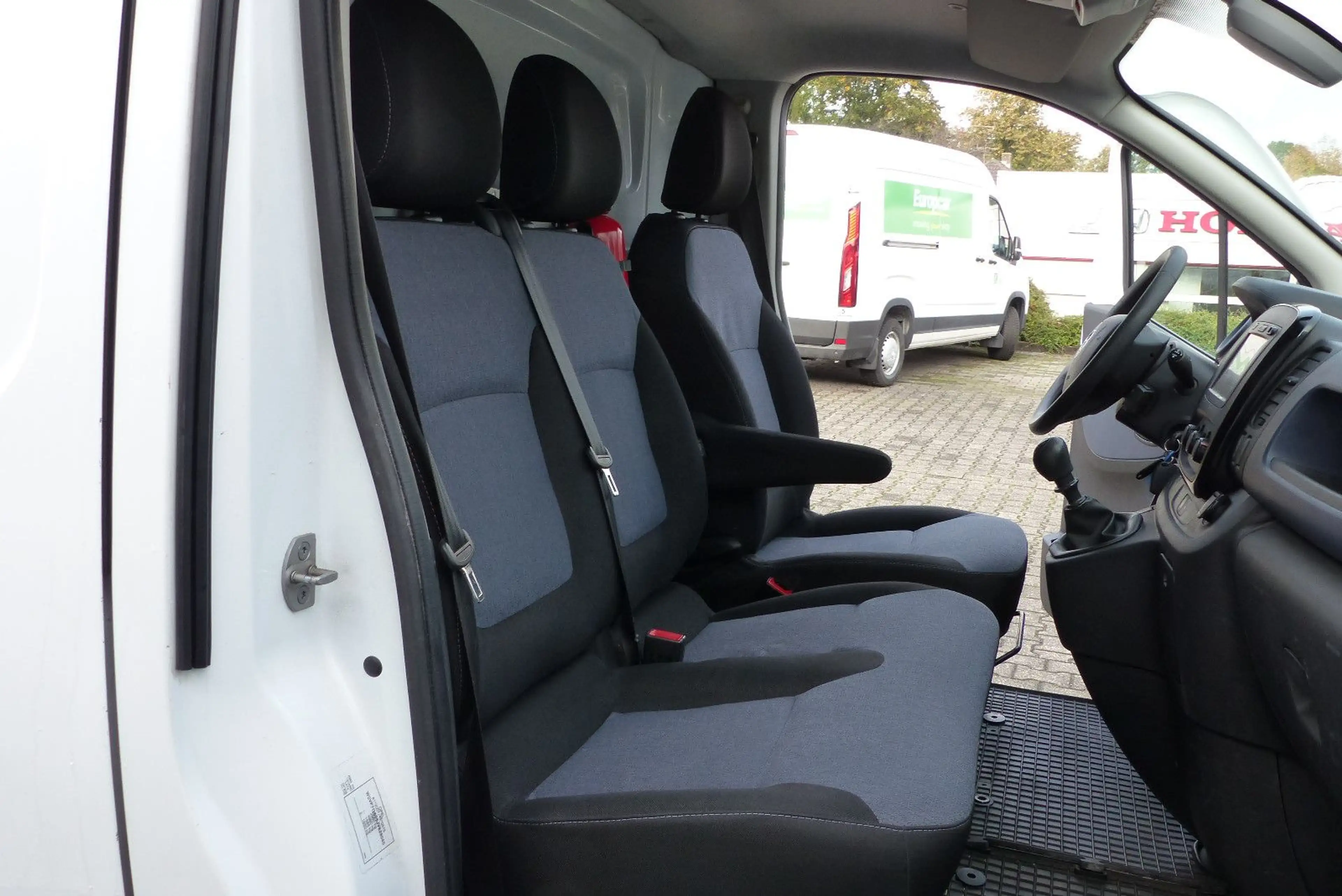 Opel Vivaro B 2,9t, Klima, PDC, Navi — photo 10