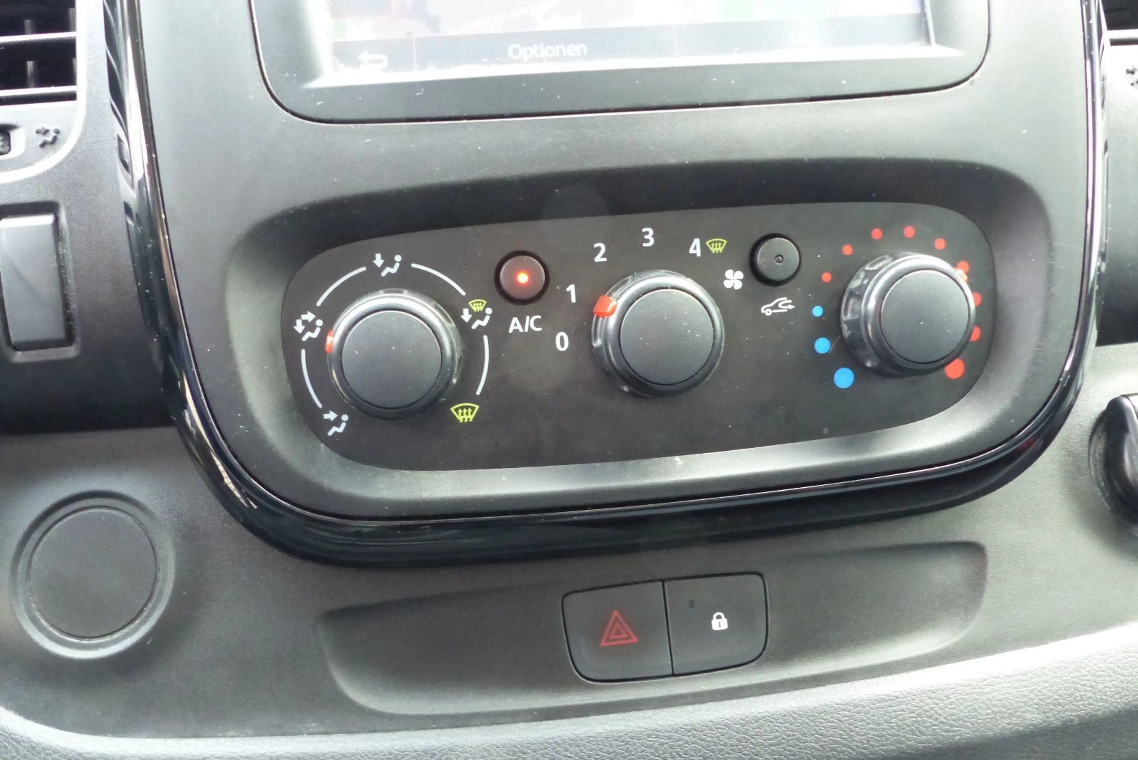 Opel Vivaro B 2,9t, Klima, PDC, Navi — photo 12
