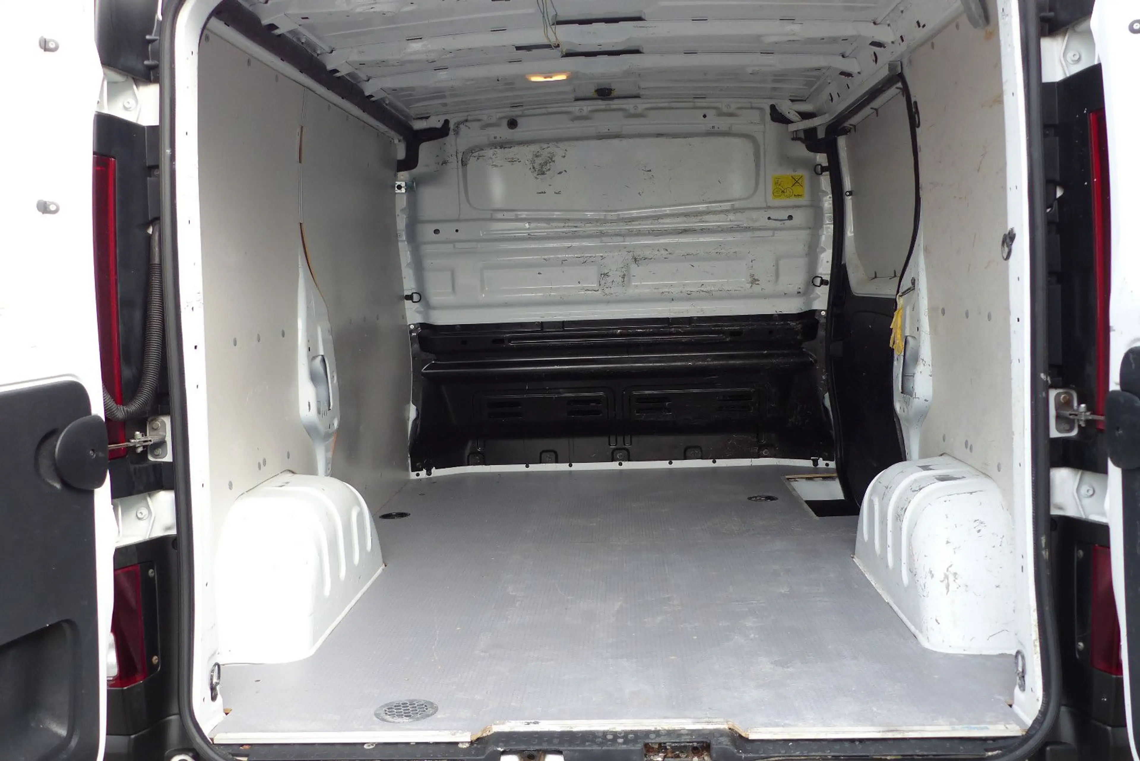 Opel Vivaro B 2,9t, Klima, PDC, Navi — photo 13