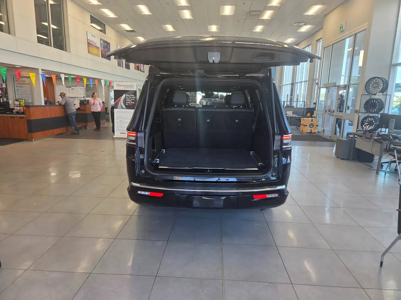 Jeep Grand Wagoneer fotografie Jeep Grand Wagoneer