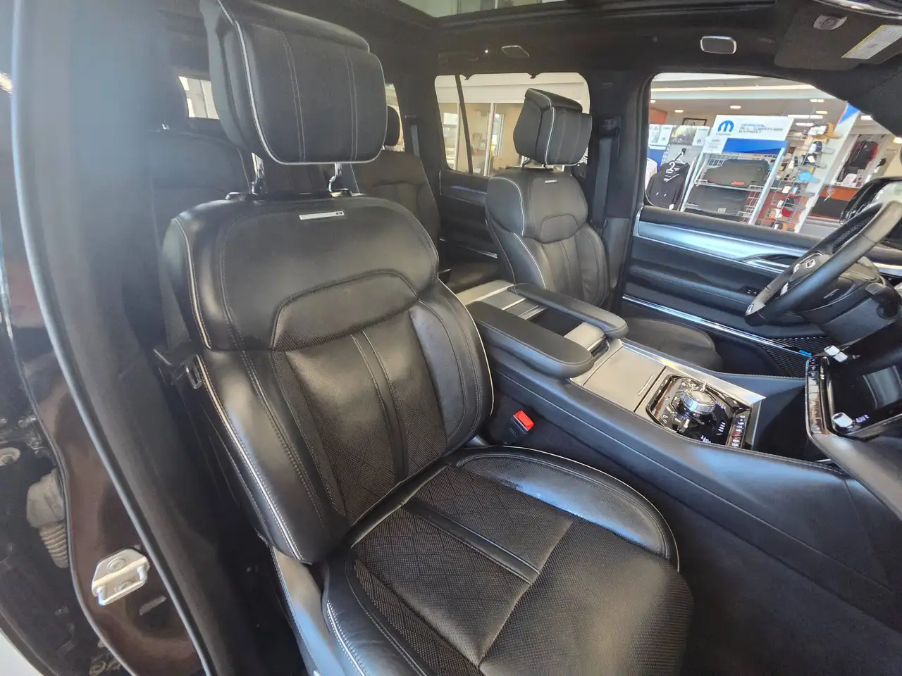 Jeep Grand Wagoneer fotografie Jeep Grand Wagoneer