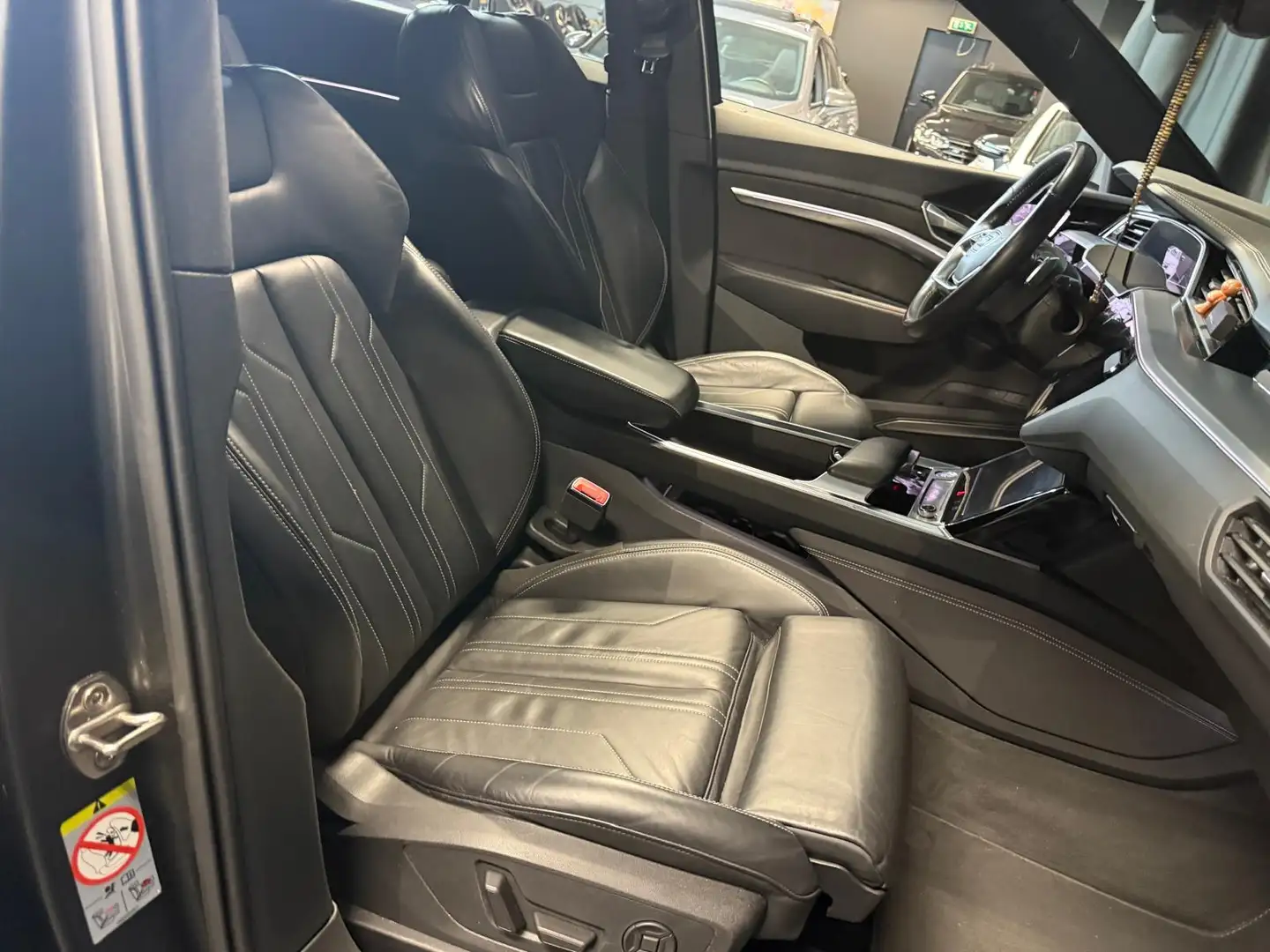 Audi e-tron E-tron 55 Quattro First Edition 95 kWh |PANO|LEER| Grijs - 2