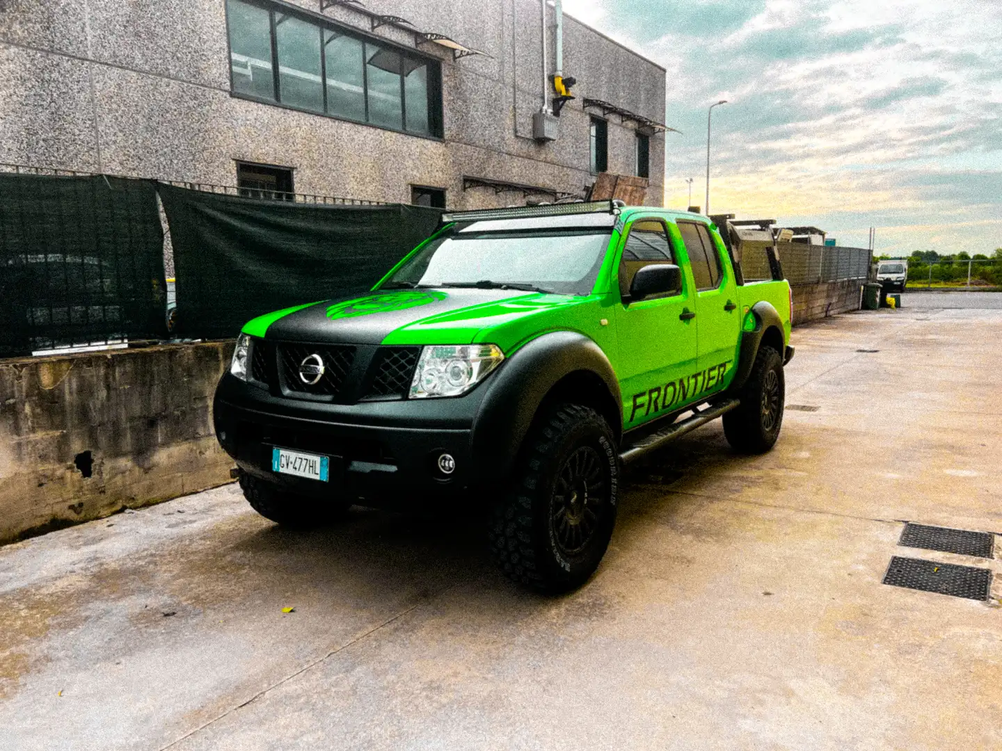 Nissan Navara d.cab 2.5 dci SE 174cv Verde - 1