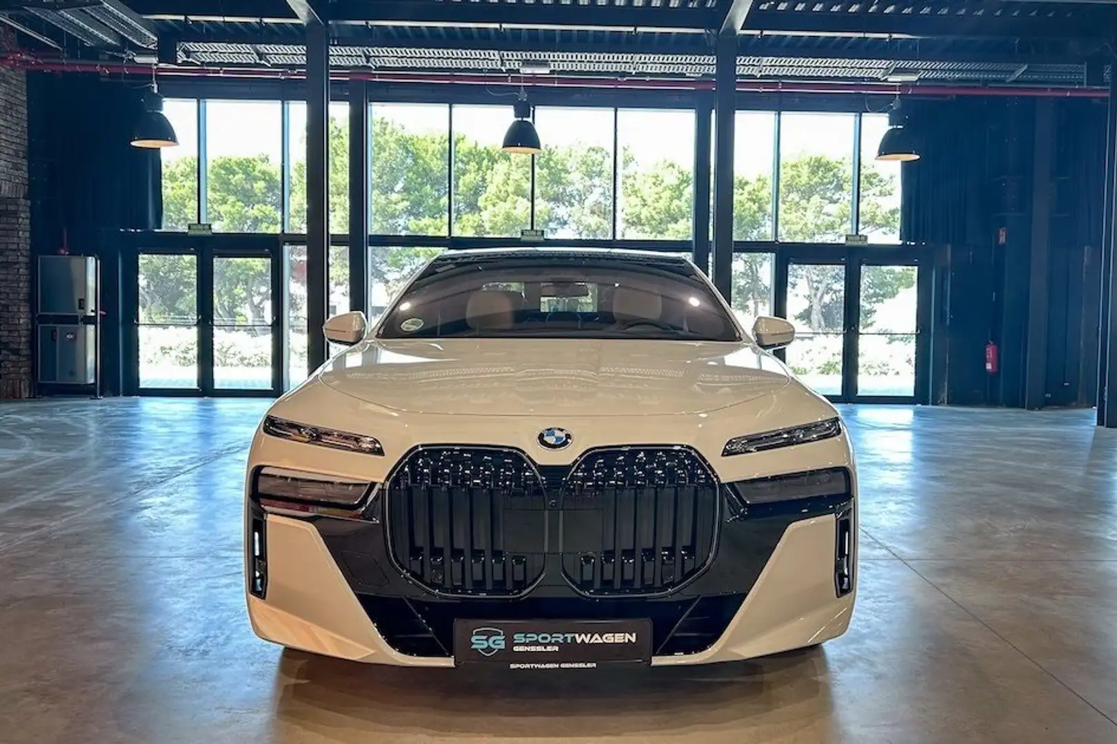 BMW 740 d xDrive M Sport Weiß - 2