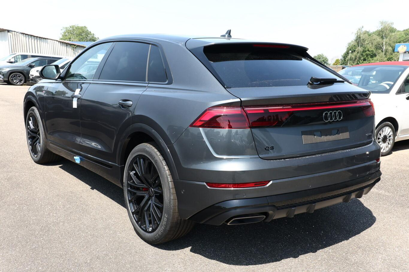 Audi Q8 S line 2xS AssistenzP+ 22Z Laser Pano B&O PrivG... — photo 4