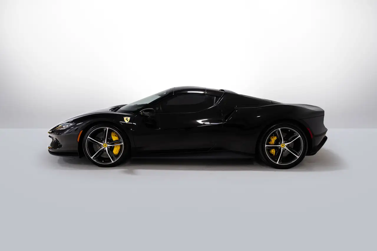 Ferrari 296 GTS снимка Ferrari 296 GTS