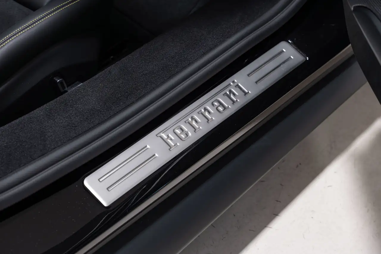 Ferrari 296 GTS снимка Ferrari 296 GTS