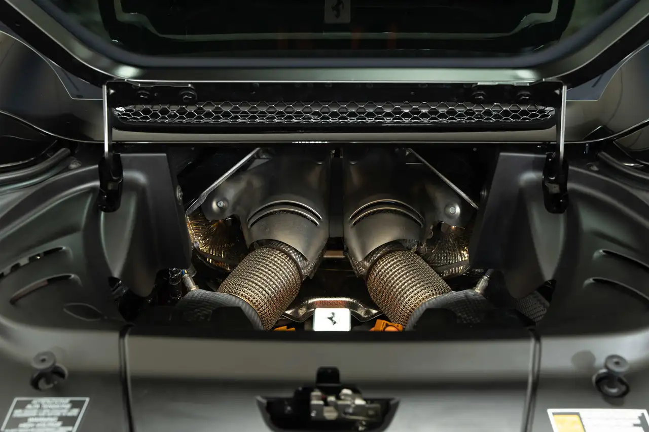 Ferrari 296 GTS снимка Ferrari 296 GTS