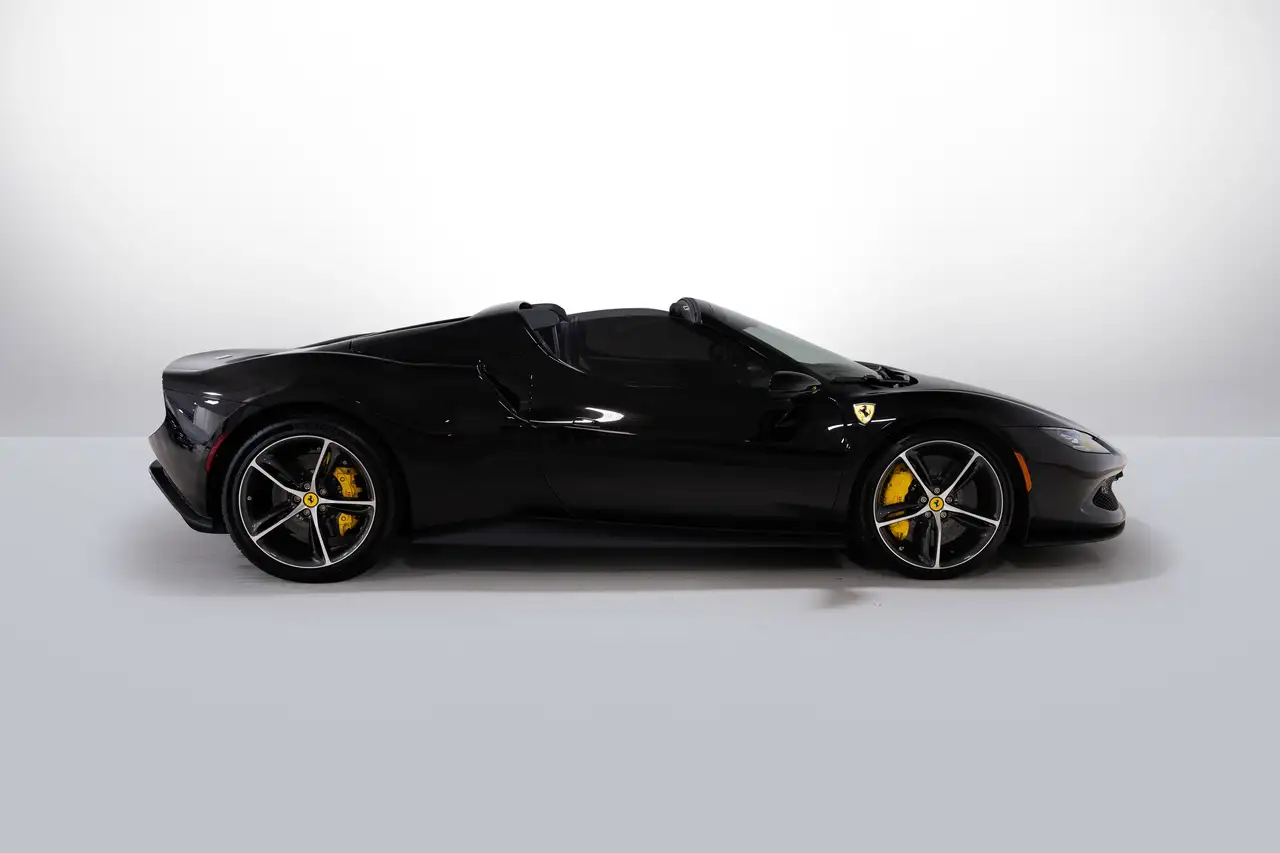 Ferrari 296 GTS снимка Ferrari 296 GTS