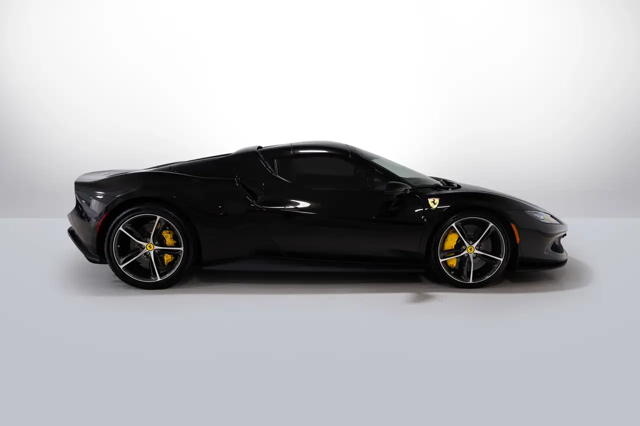 Ferrari 296 GTS снимка Ferrari 296 GTS