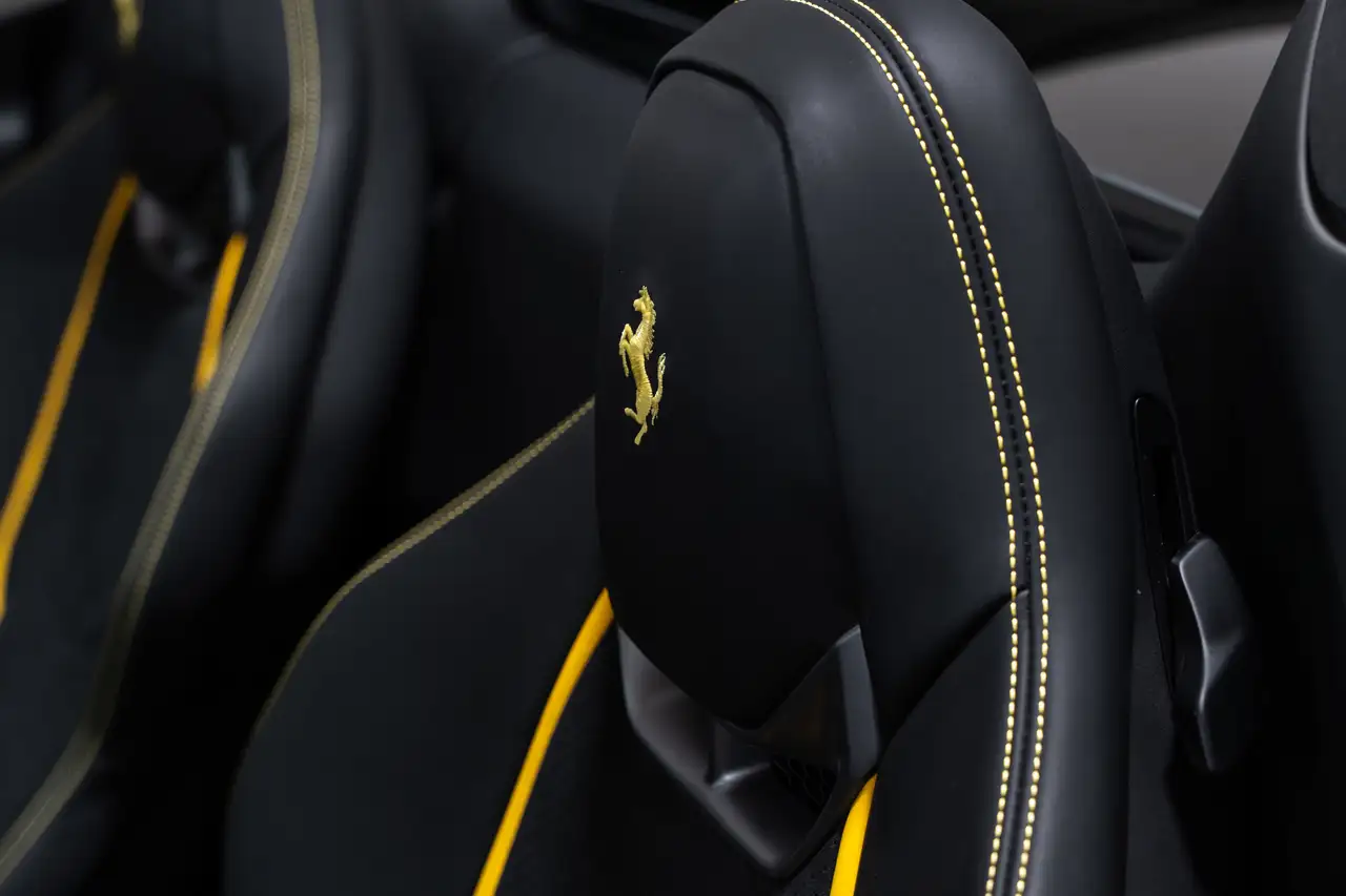Ferrari 296 GTS снимка Ferrari 296 GTS