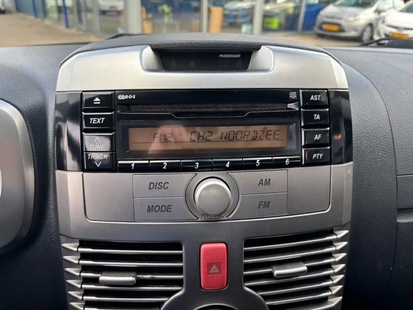 Daihatsu Terios 1.5-16V EXPEDIT. 2WD AIRCO LMV Zwart - 2