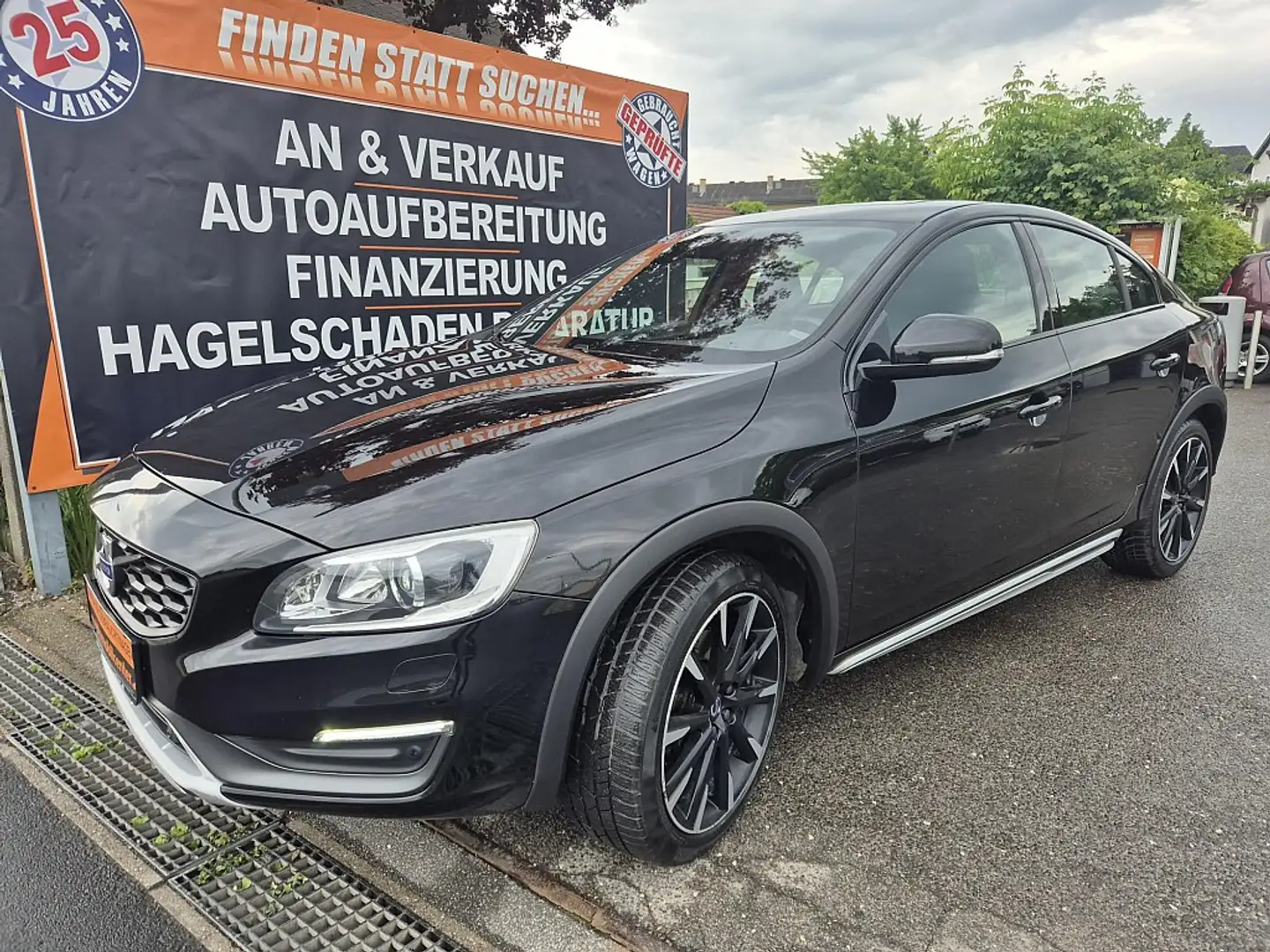 Volvo S60 Cross Country T5 AWD Summum Geartronic Schwarz - 1