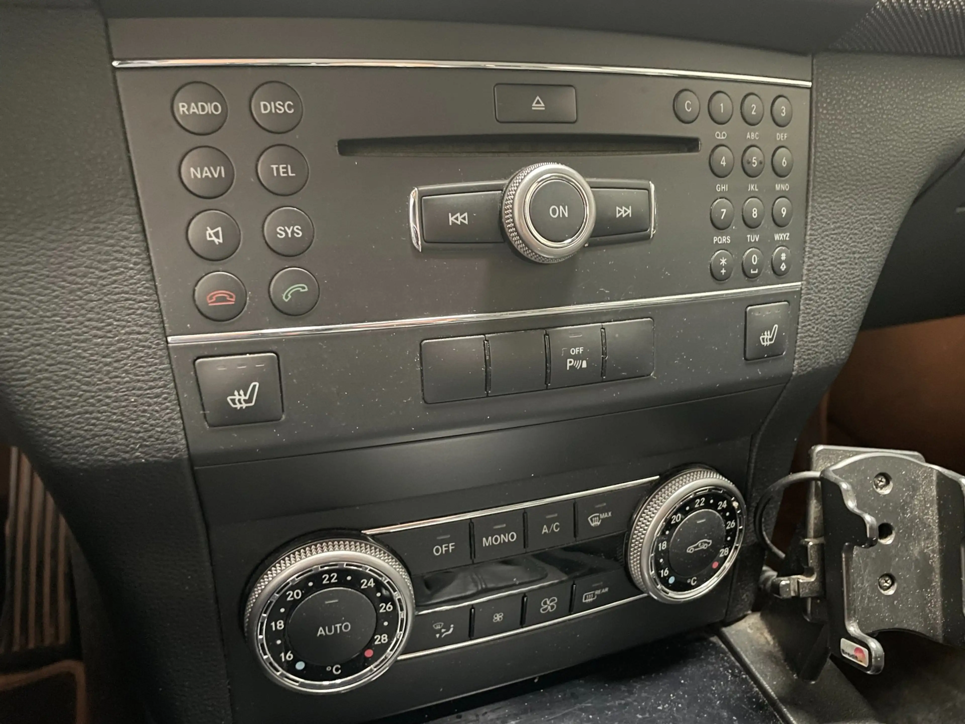 Mercedes-Benz GLK 280 4-Matic — photo 29