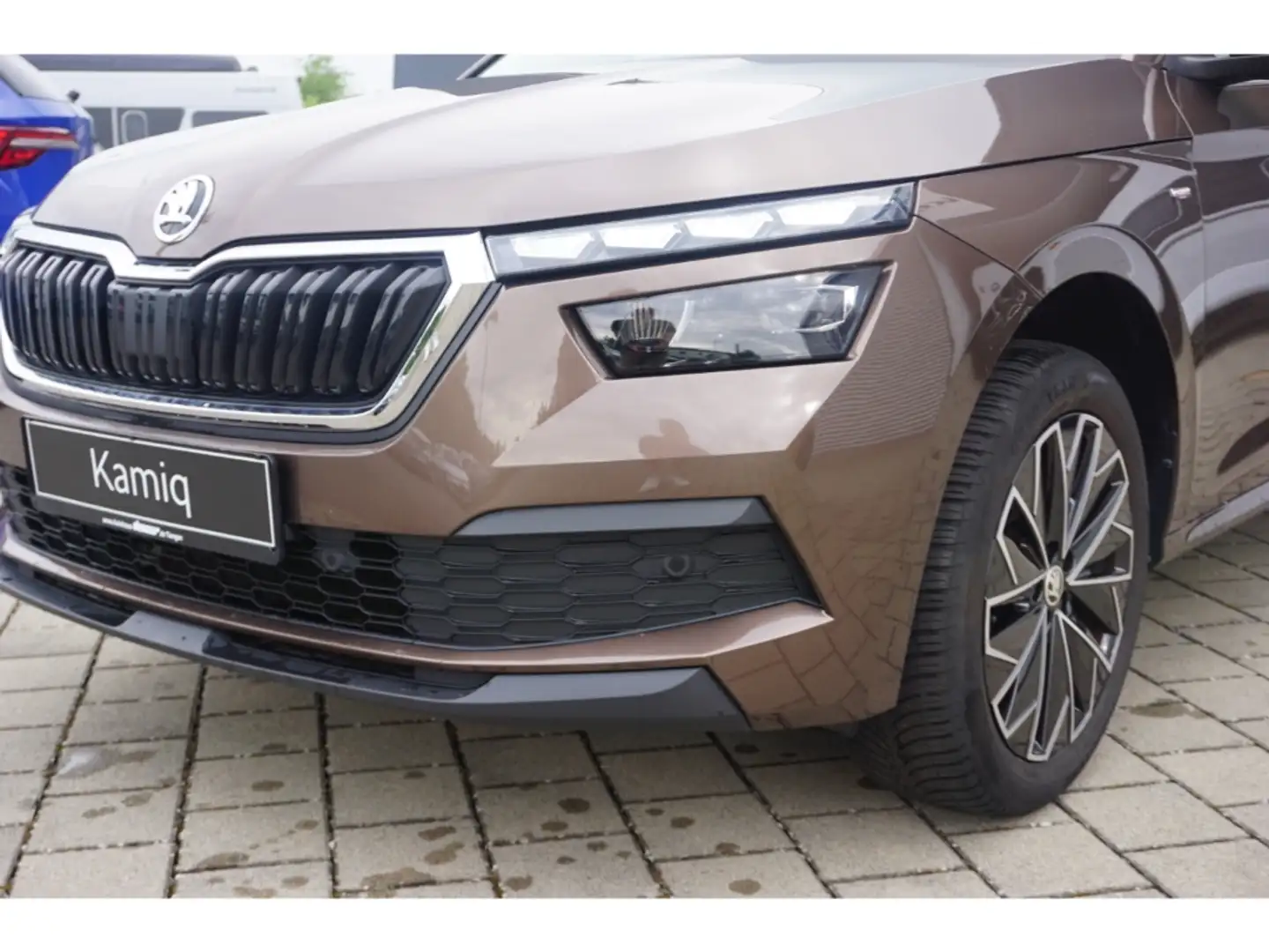 Skoda Kamiq 1.0 TSI Drive DSG LED ACC 17''LM Kamera DAB SHZ PD smeđa - 2