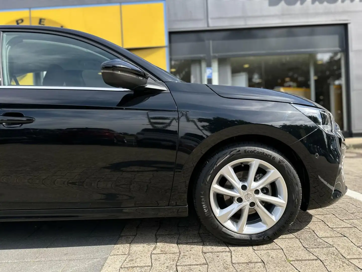 Opel Corsa Elegance 1.2 ** Navi/PDC/Sitzhz. ** Schwarz - 2