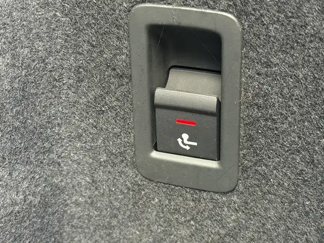 Audi Q3 view 15